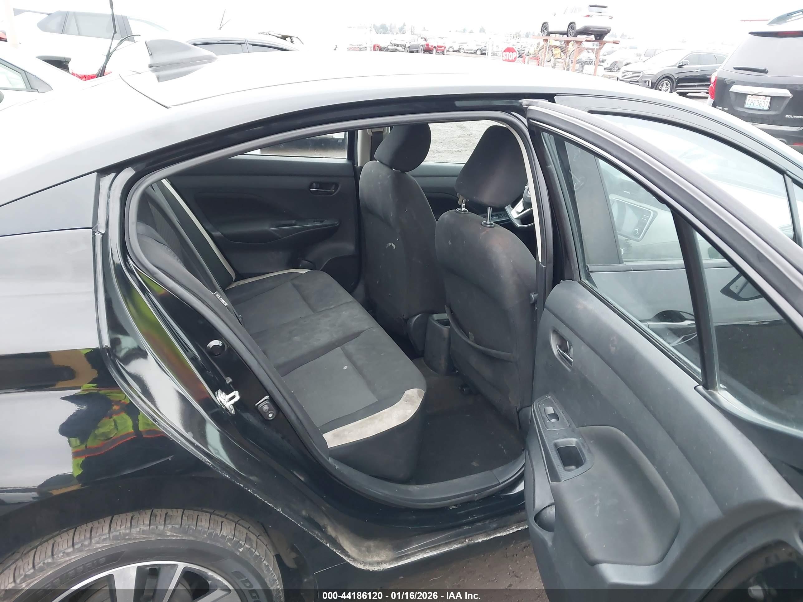 NISSAN VERSA image 8