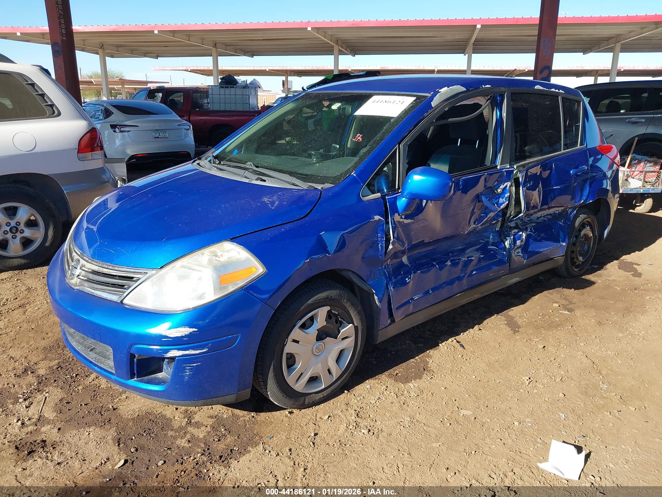 NISSAN VERSA image 2