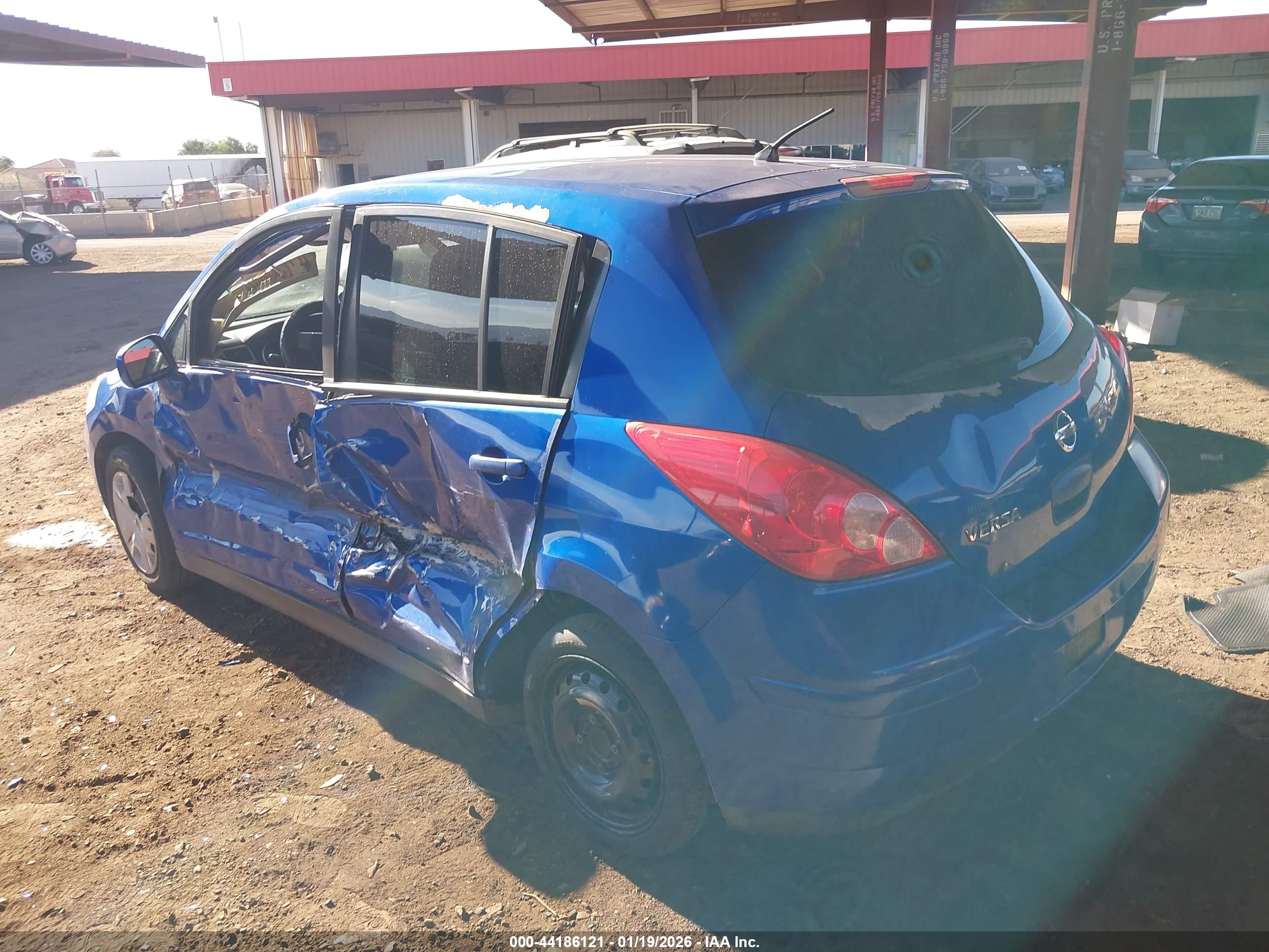 NISSAN VERSA image 3