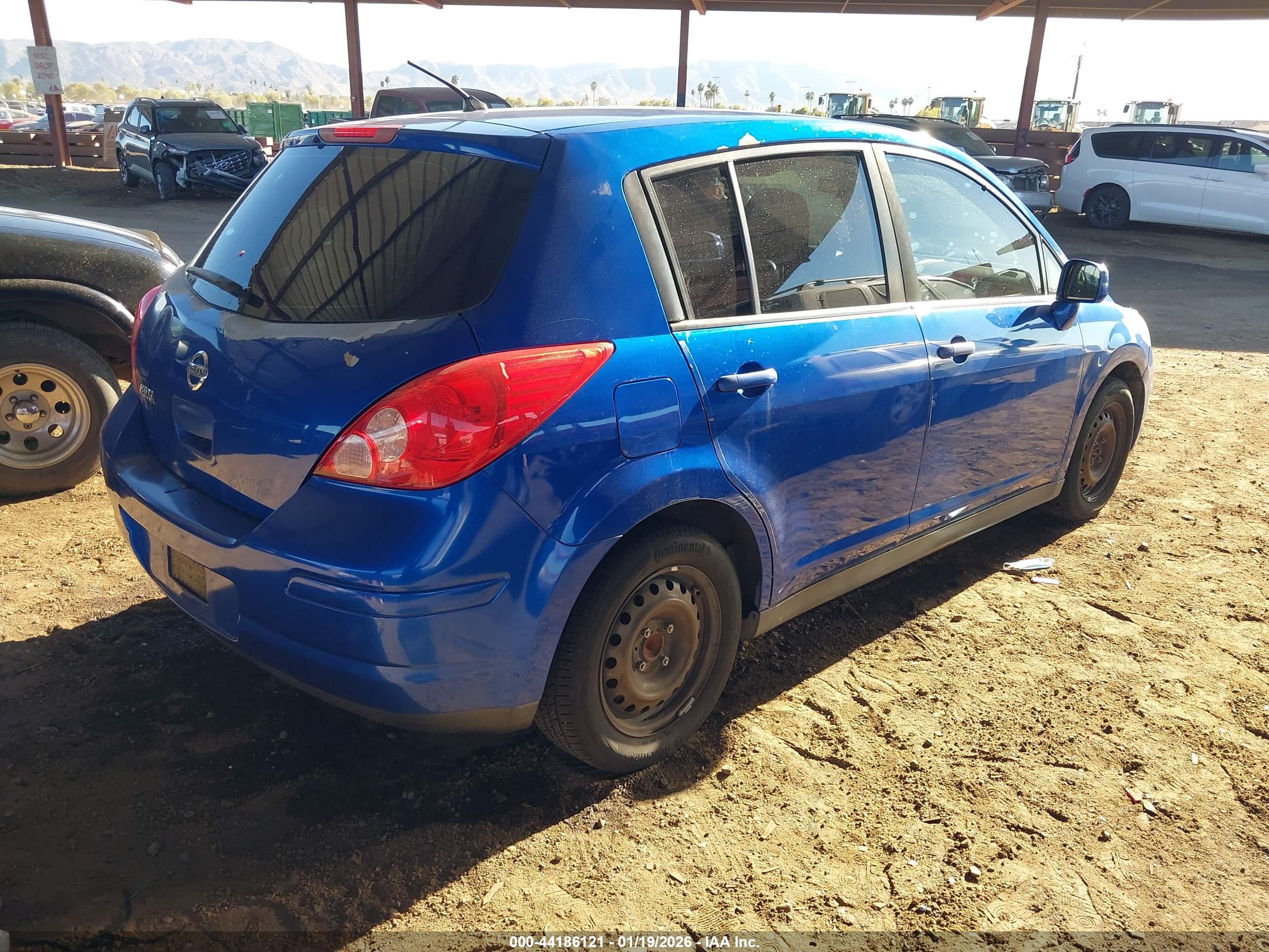 NISSAN VERSA image 4