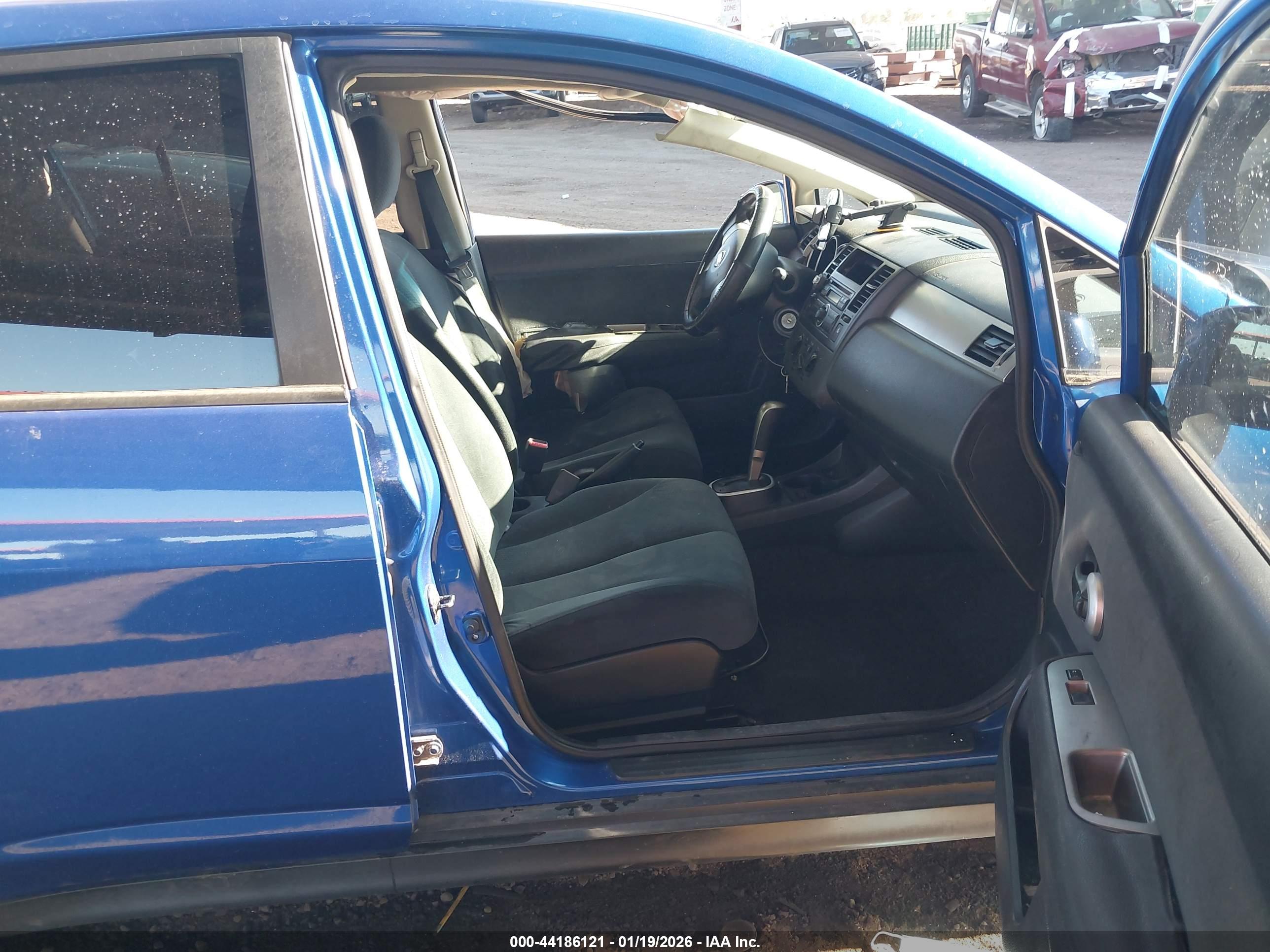 NISSAN VERSA image 5