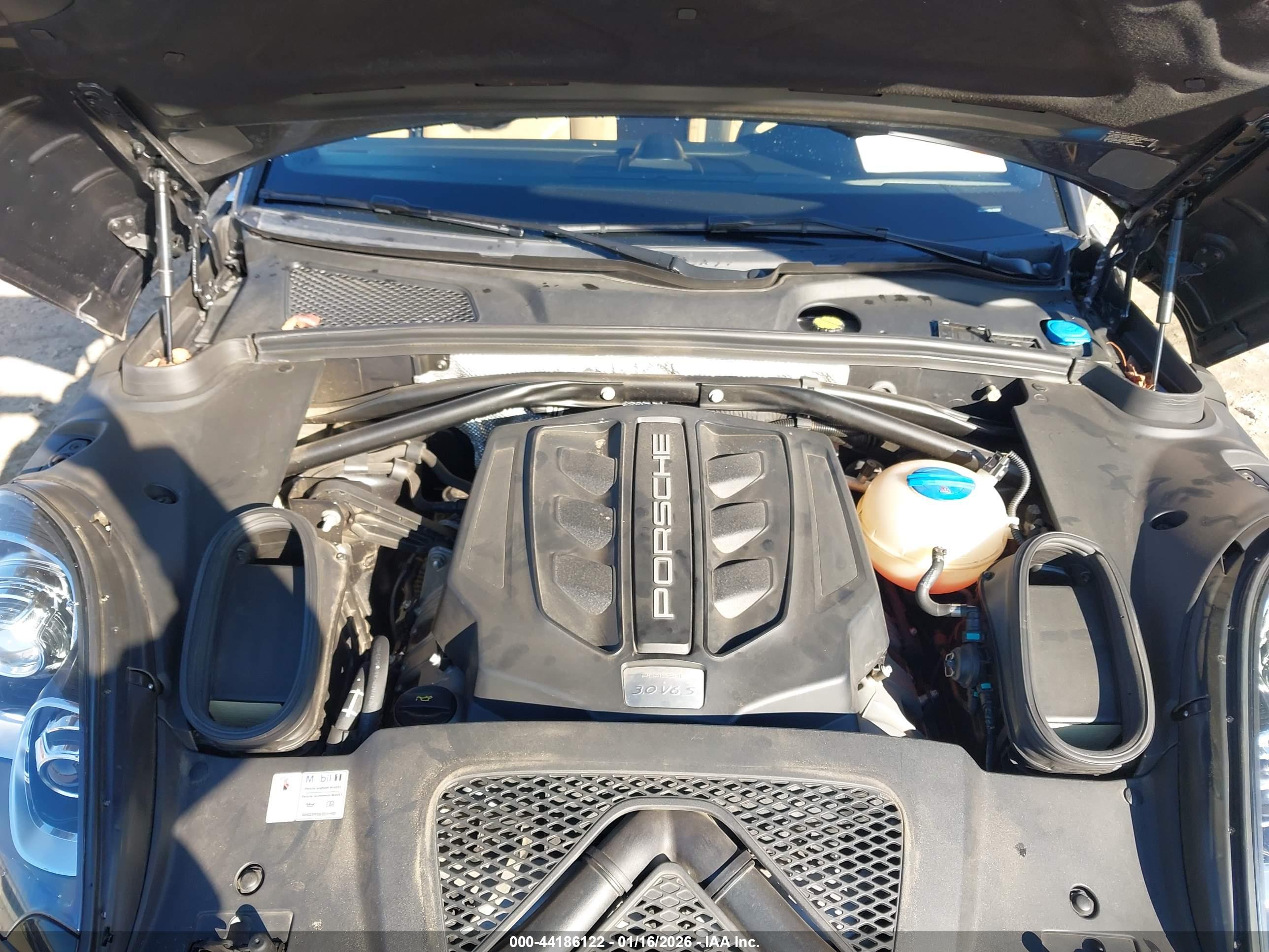 PORSCHE MACAN image 10