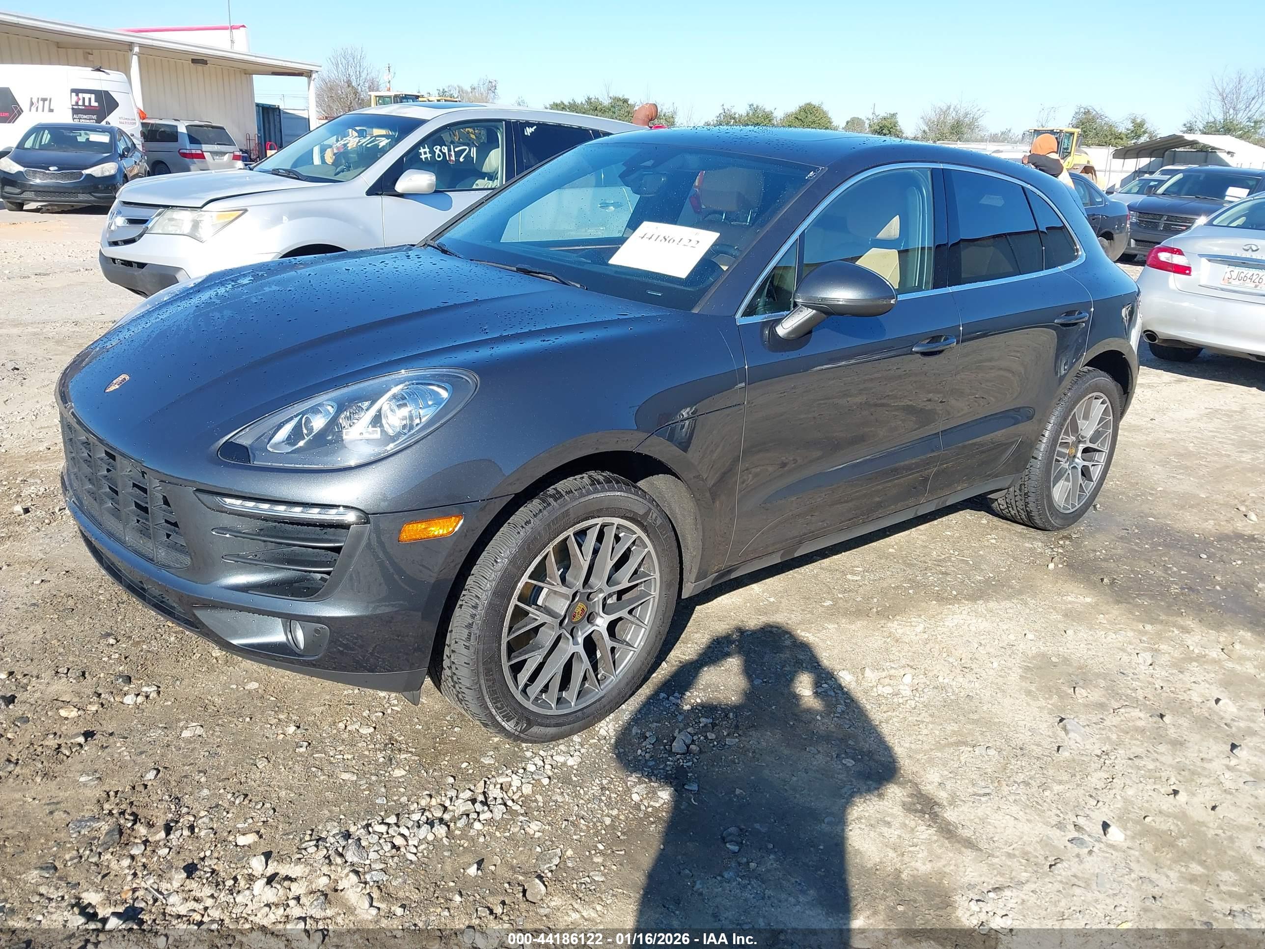 PORSCHE MACAN image 2