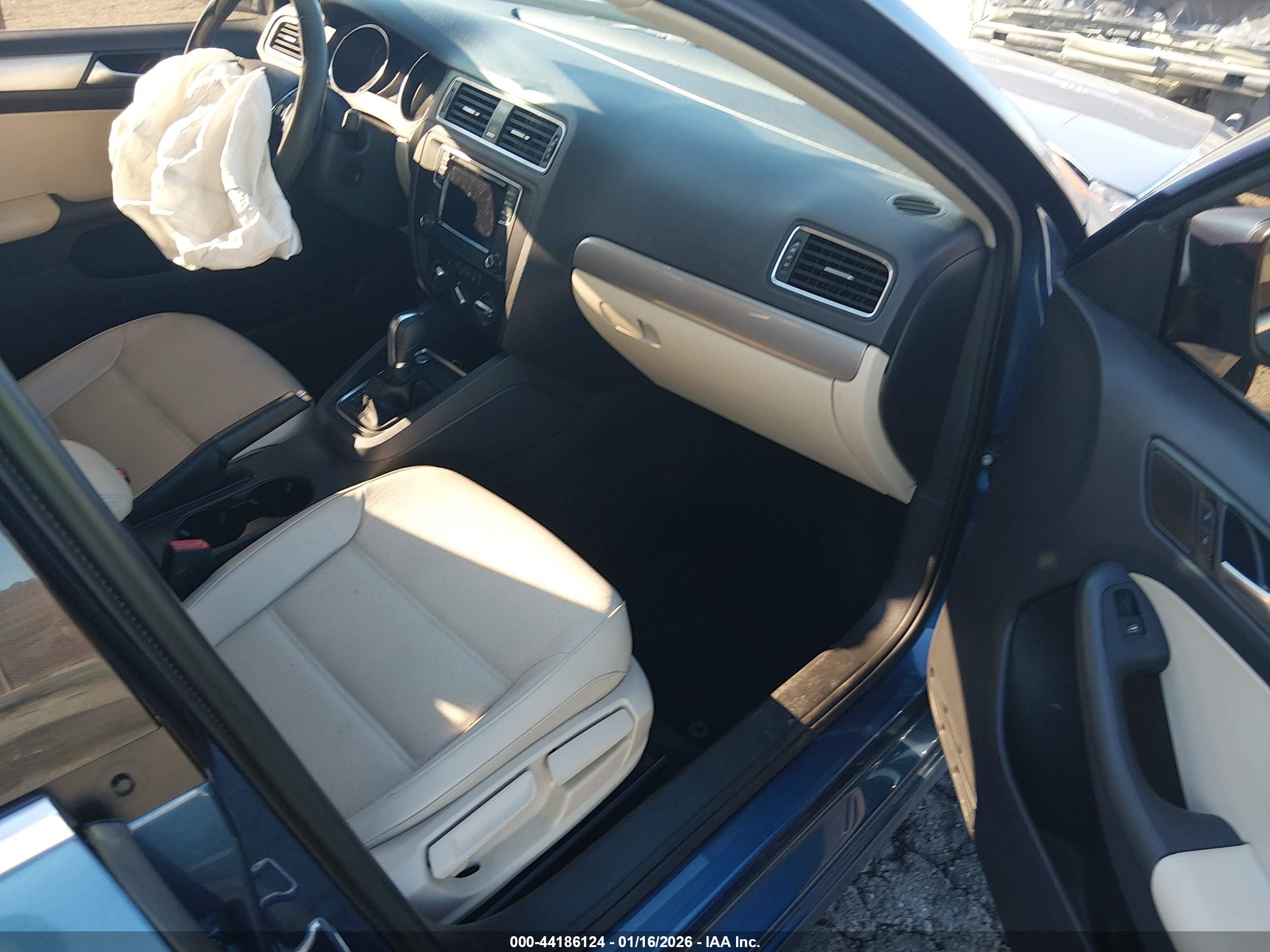 VOLKSWAGEN JETTA image 5
