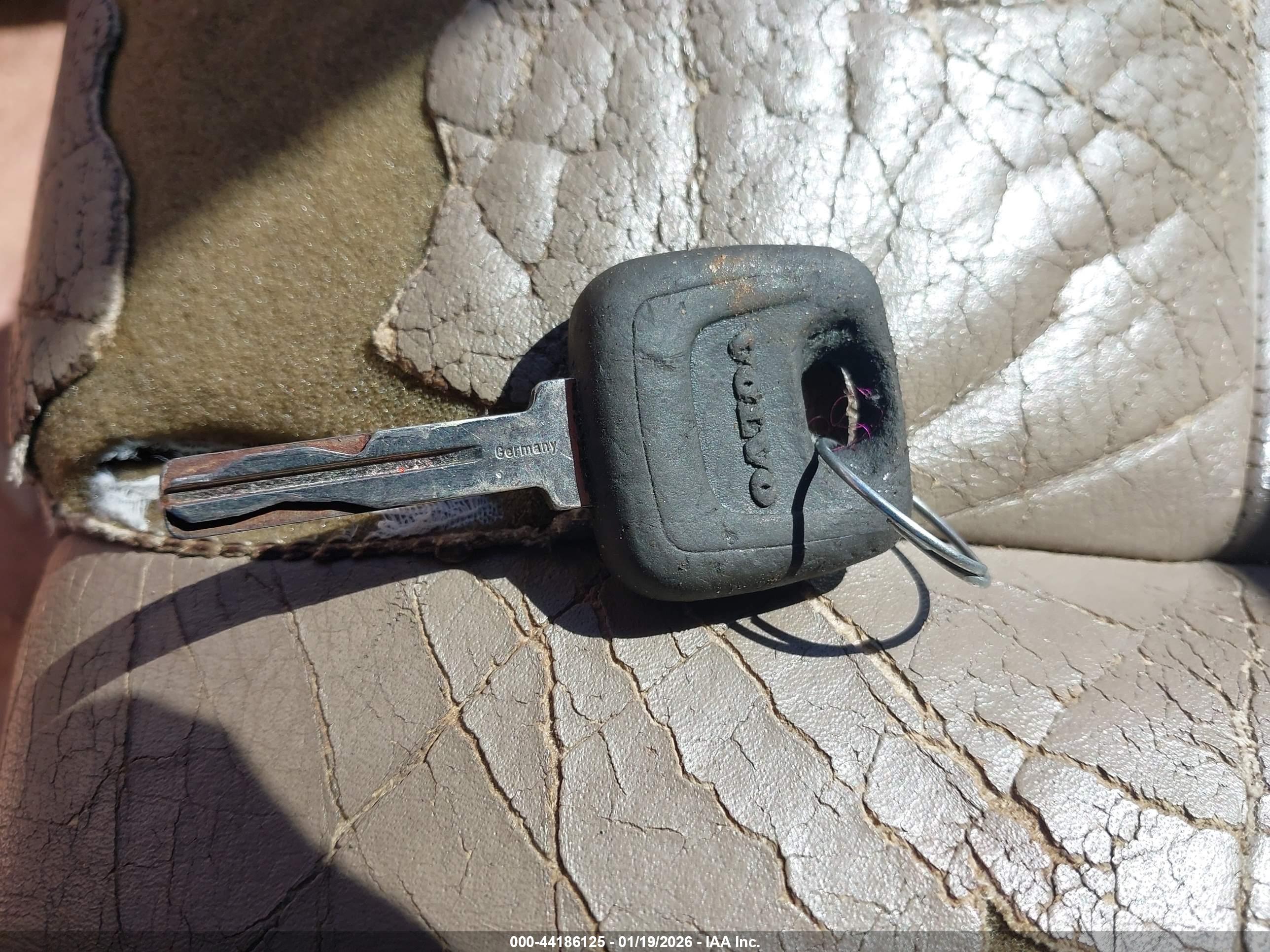 VOLVO V70 image 11