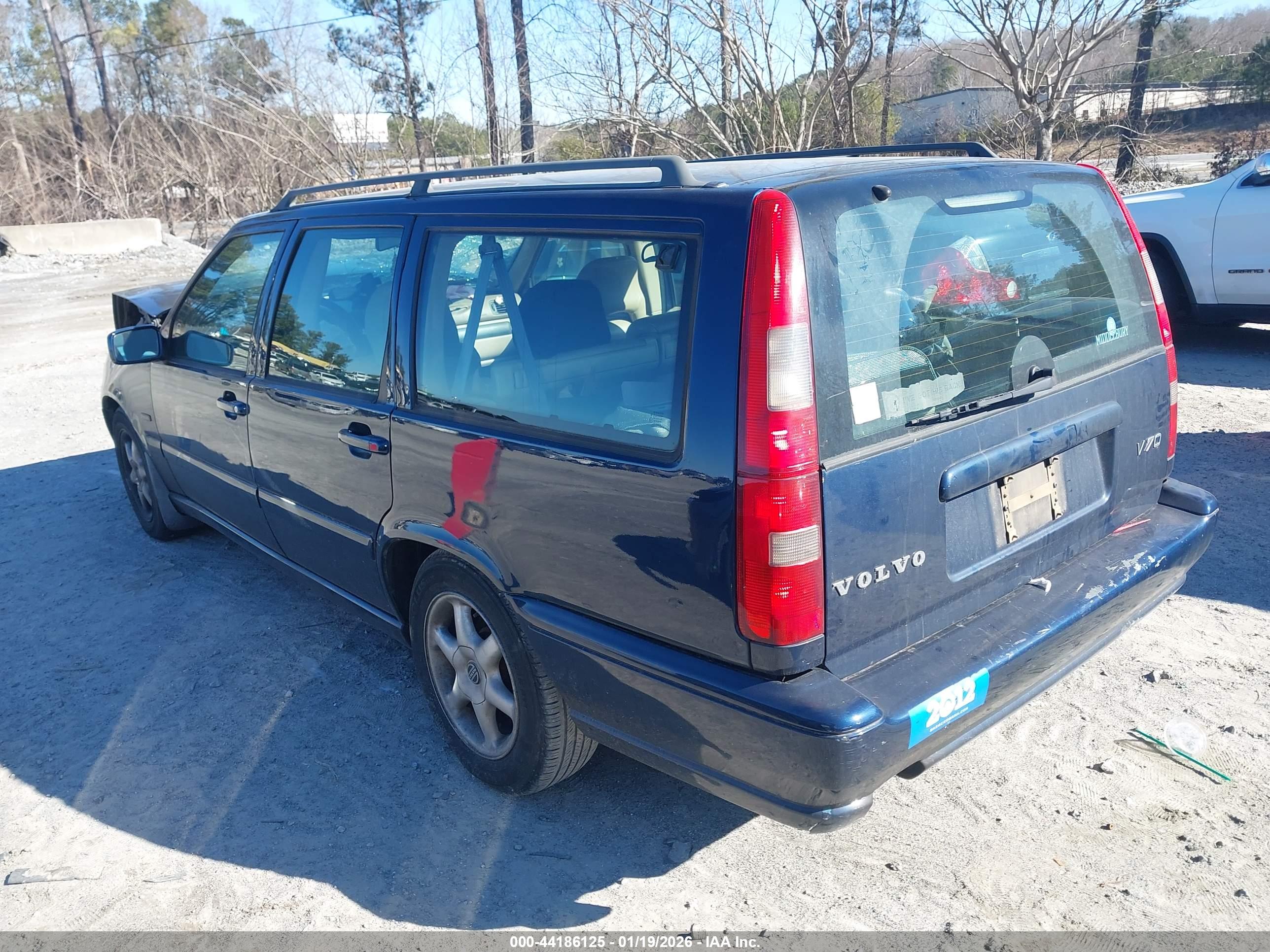 VOLVO V70 image 3