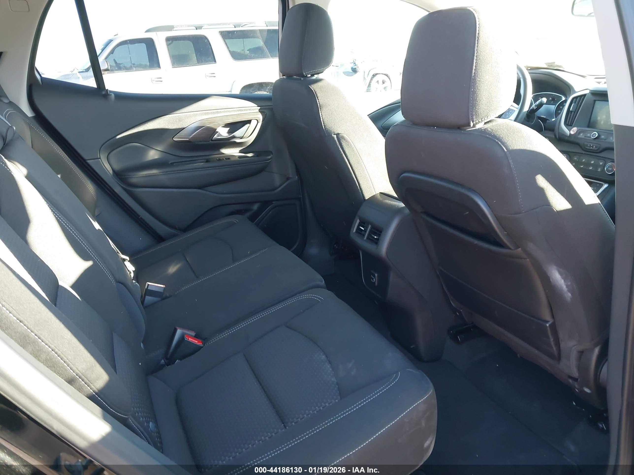 GMC TERRAIN image 8