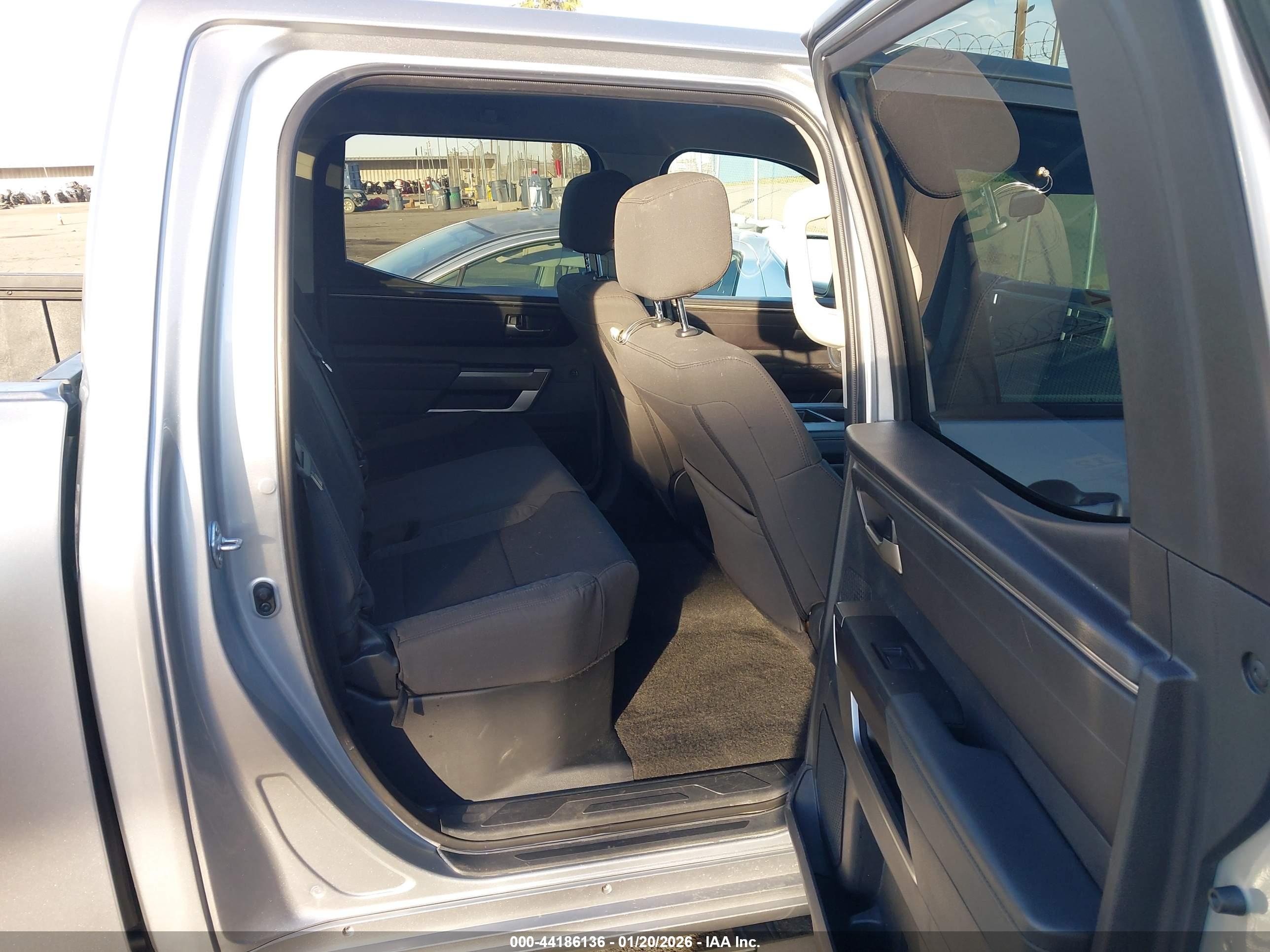 TOYOTA TUNDRA image 8