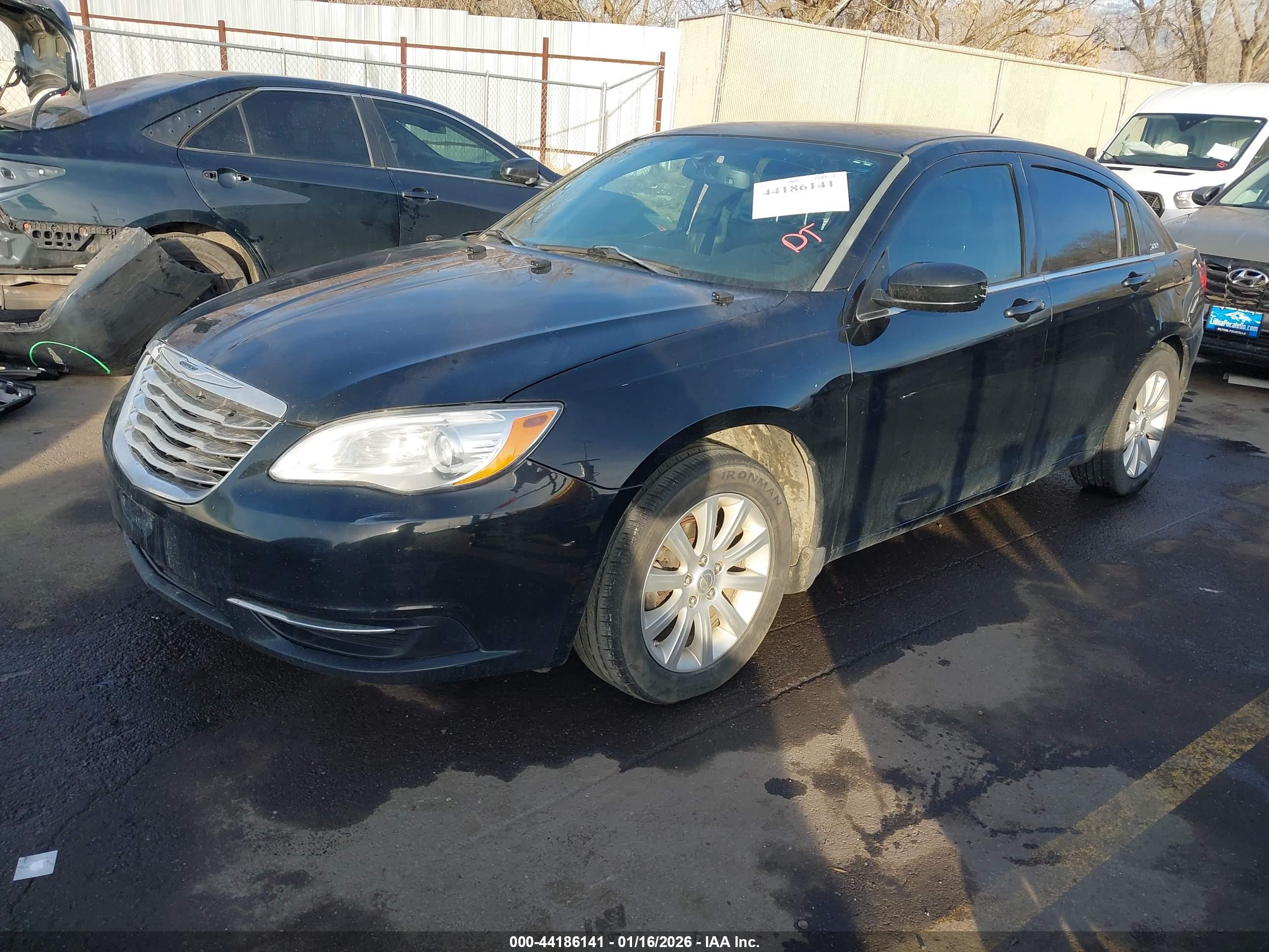 CHRYSLER 200 image 2