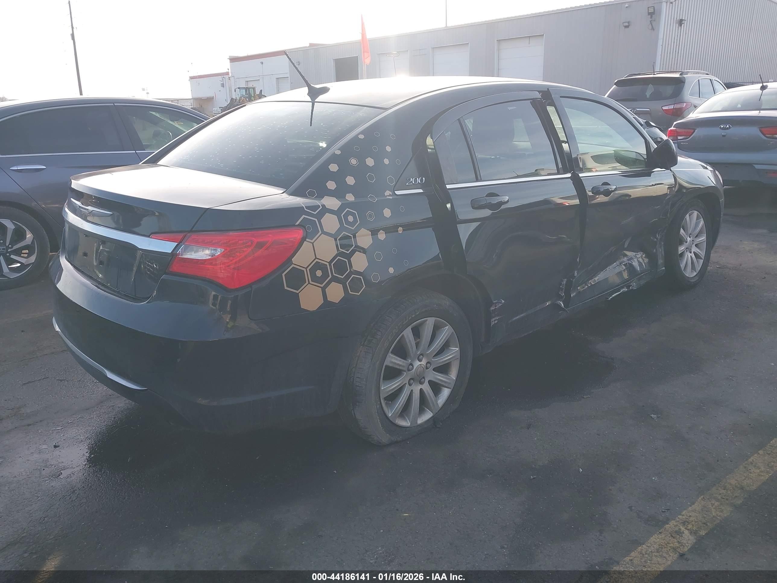 CHRYSLER 200 image 4