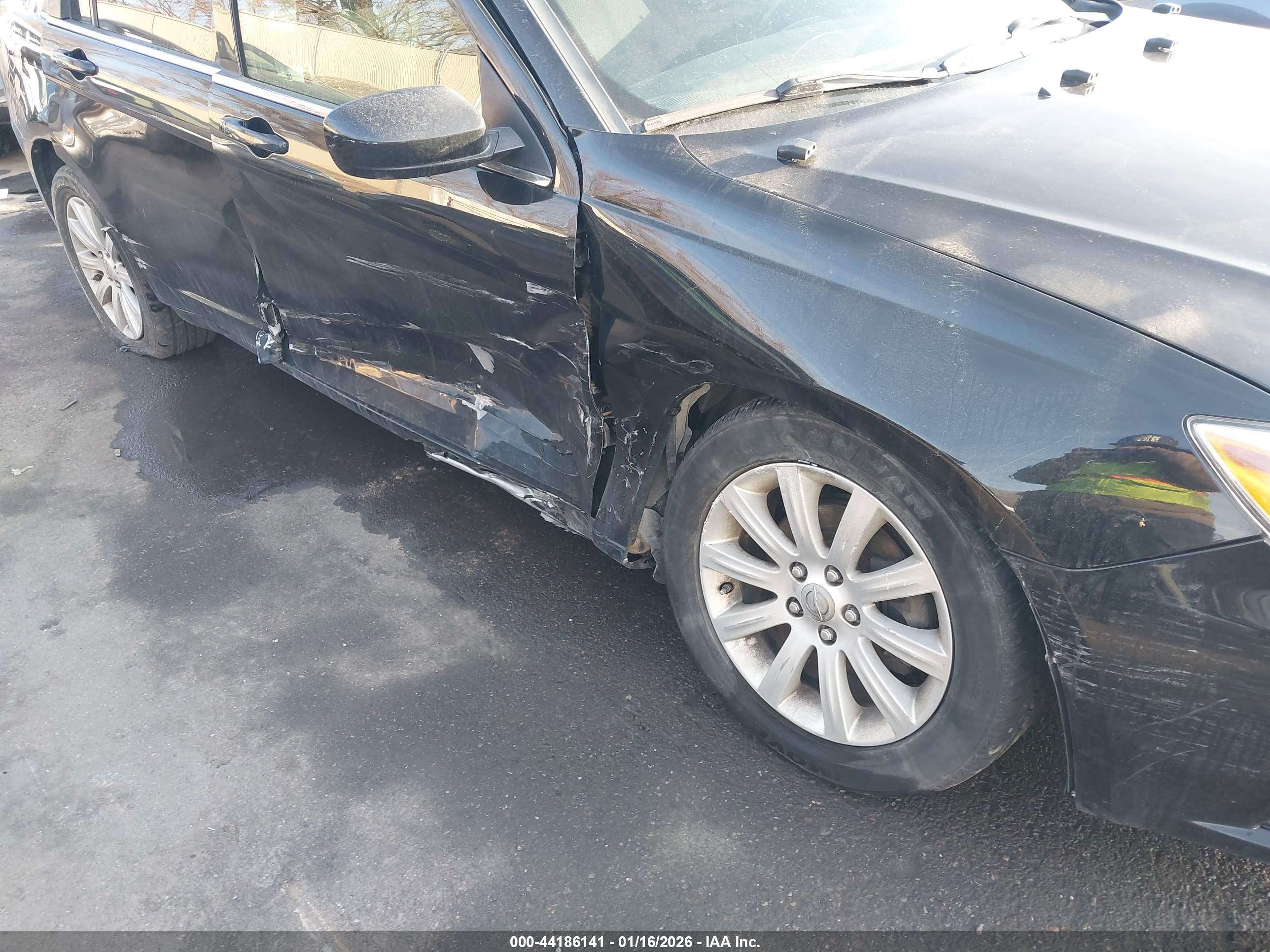 CHRYSLER 200 image 6