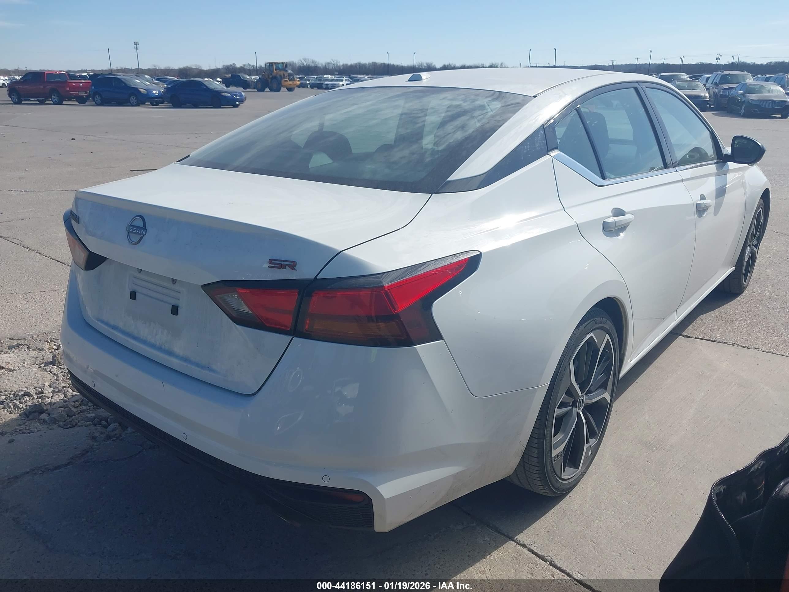 NISSAN ALTIMA image 4