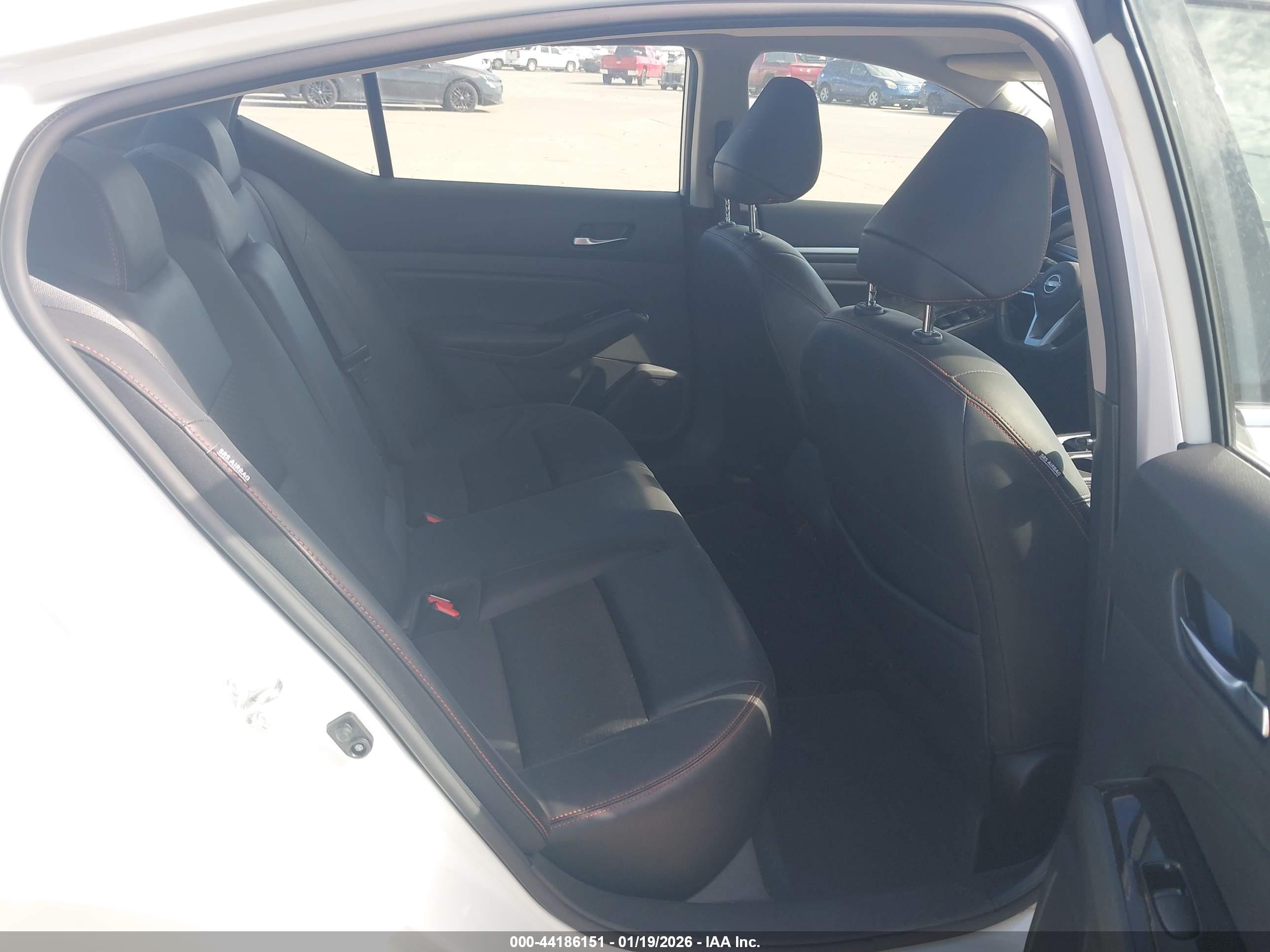 NISSAN ALTIMA image 8