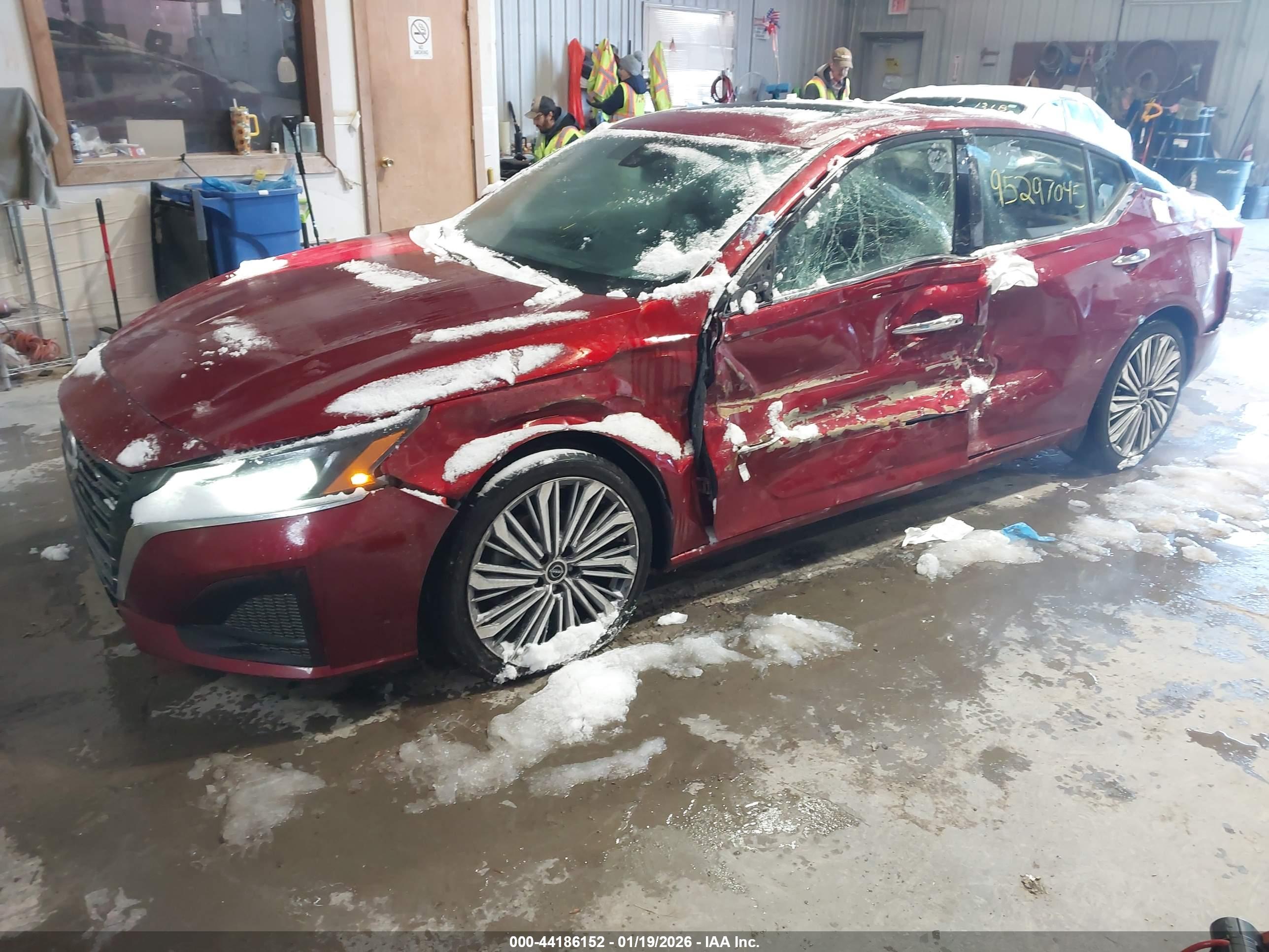 NISSAN ALTIMA image 2