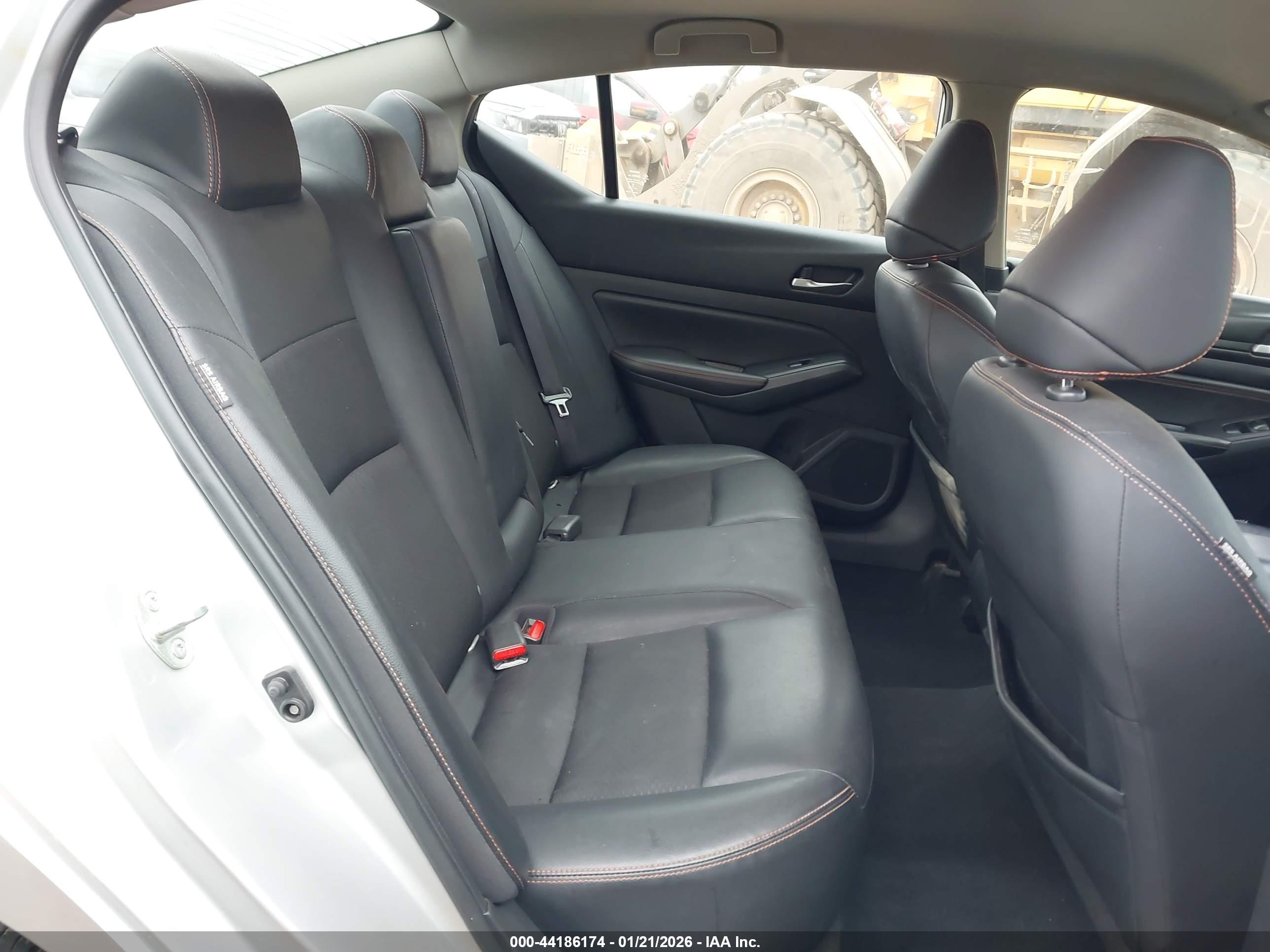 NISSAN ALTIMA image 8
