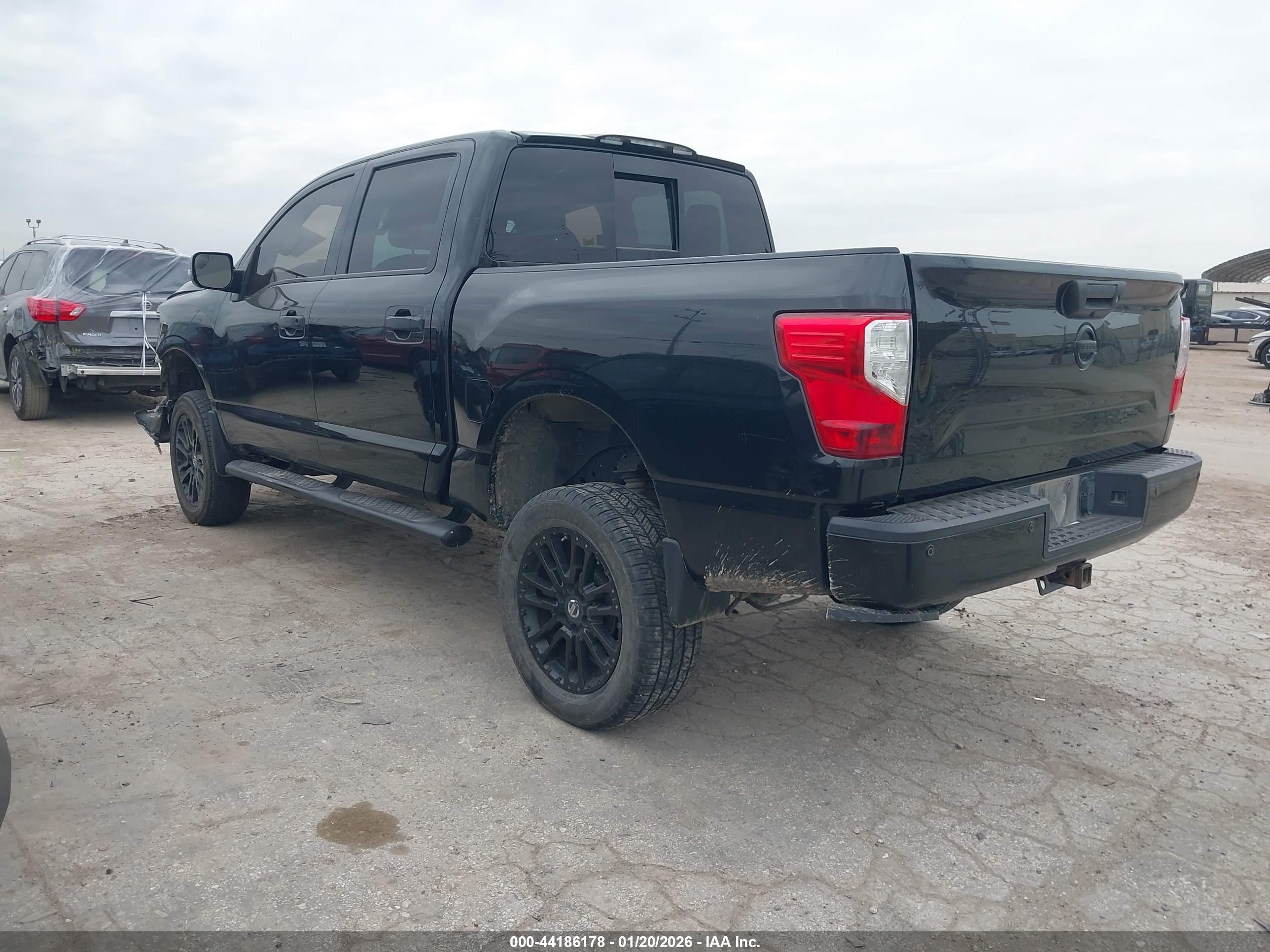 NISSAN TITAN image 3