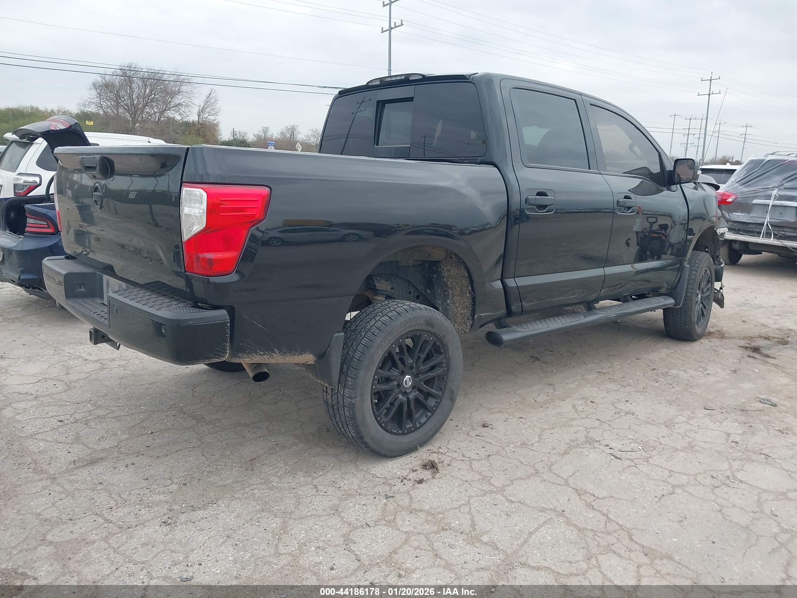 NISSAN TITAN image 4
