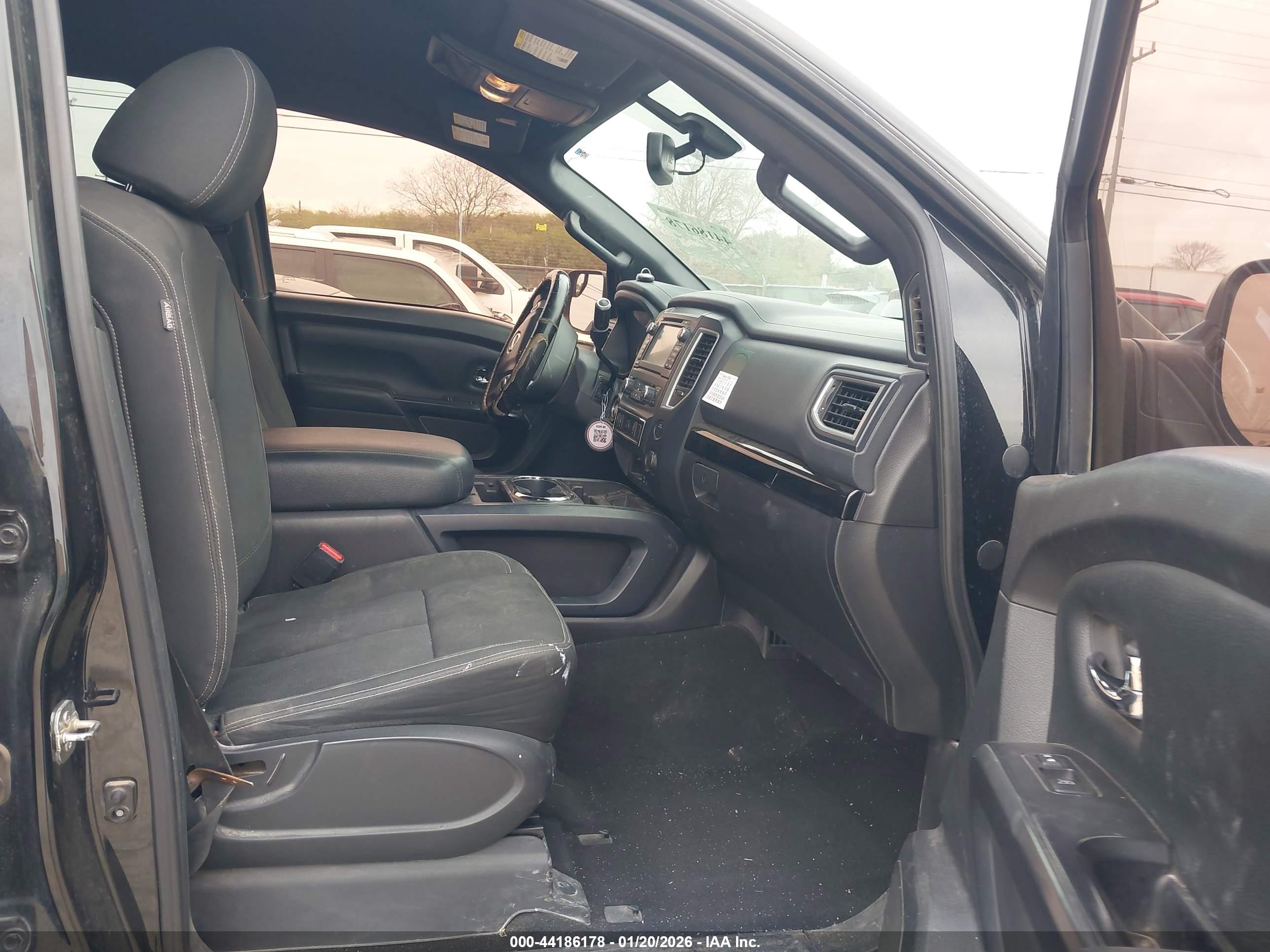 NISSAN TITAN image 5