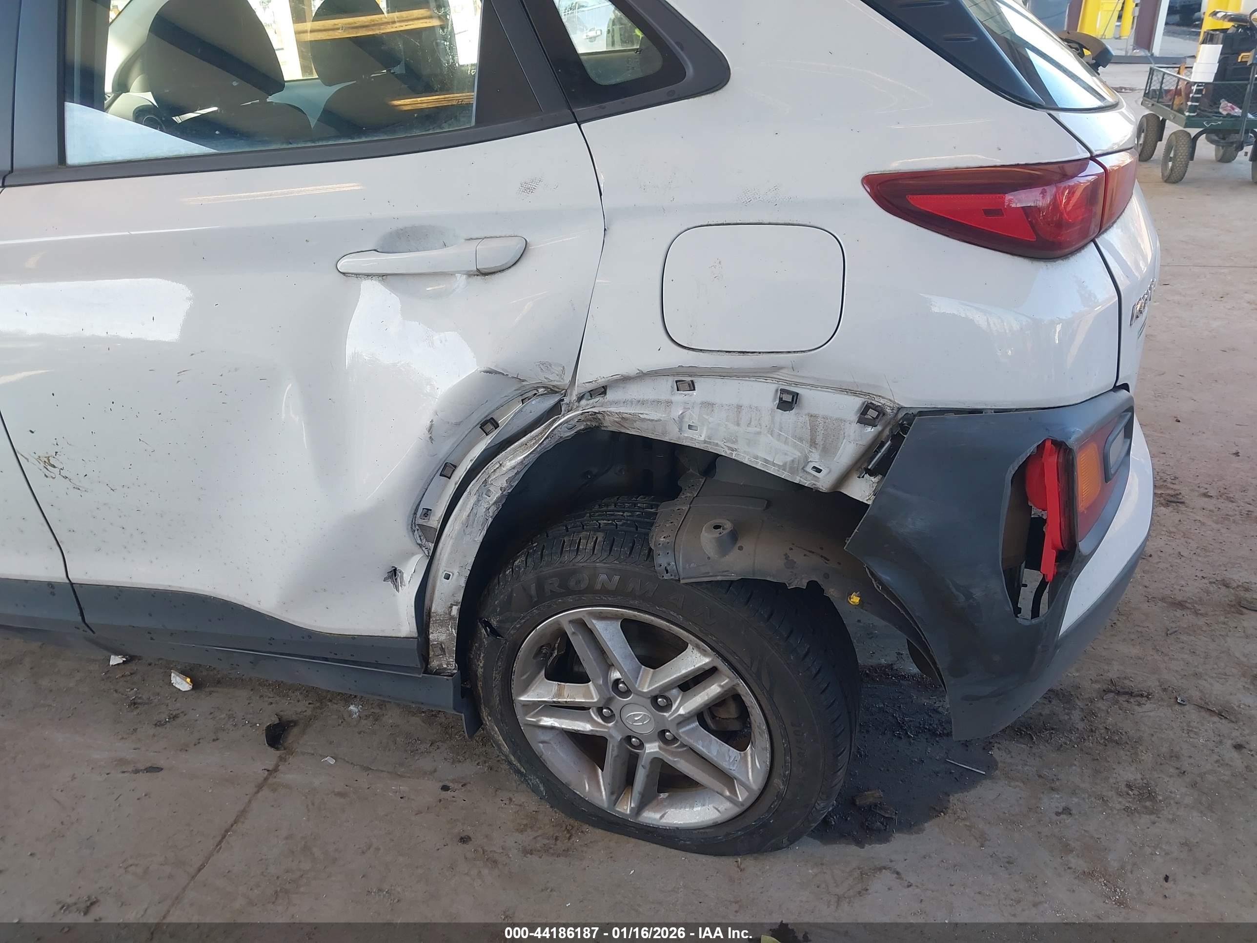 HYUNDAI KONA image 6