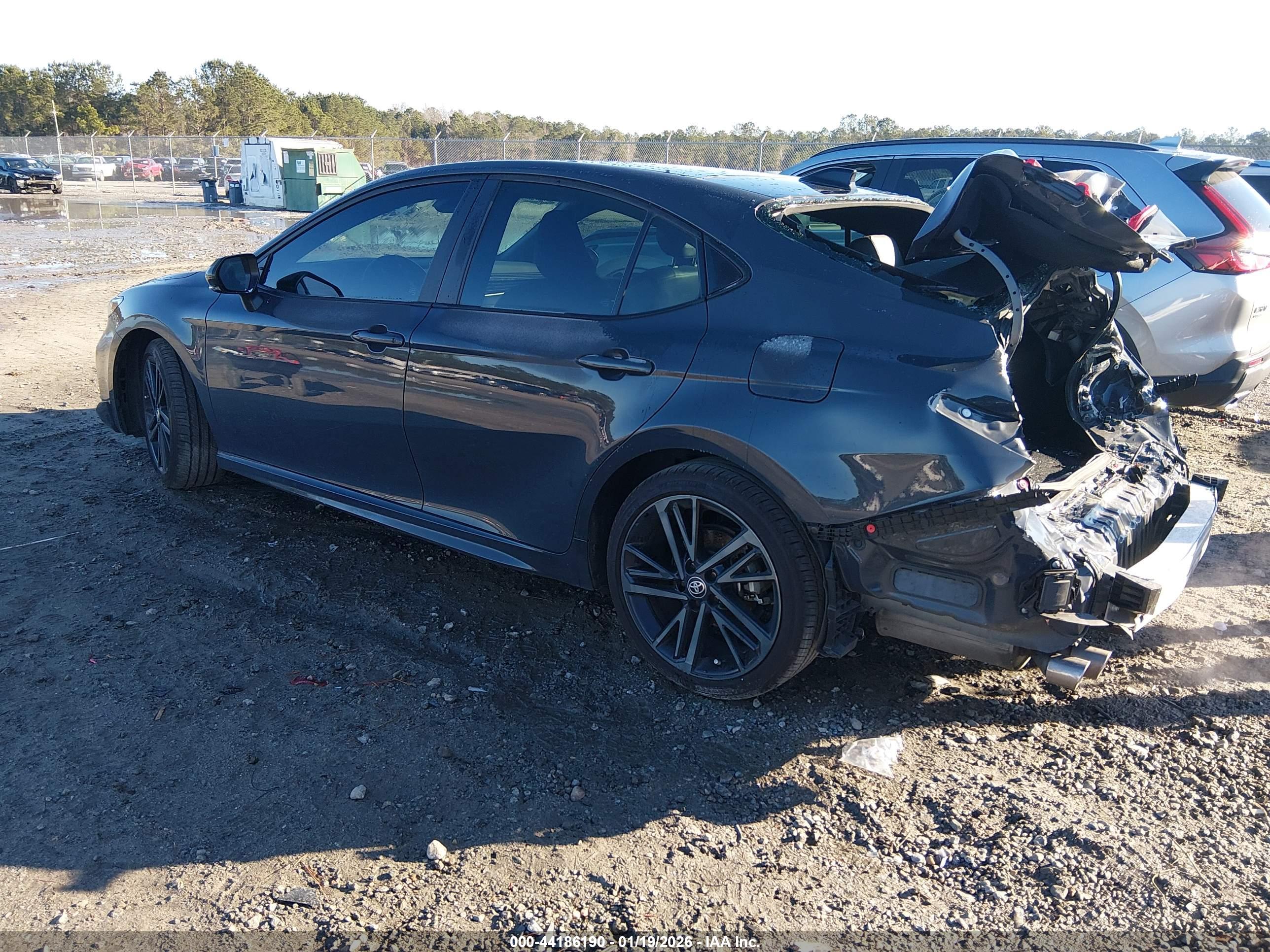 TOYOTA CAMRY image 3