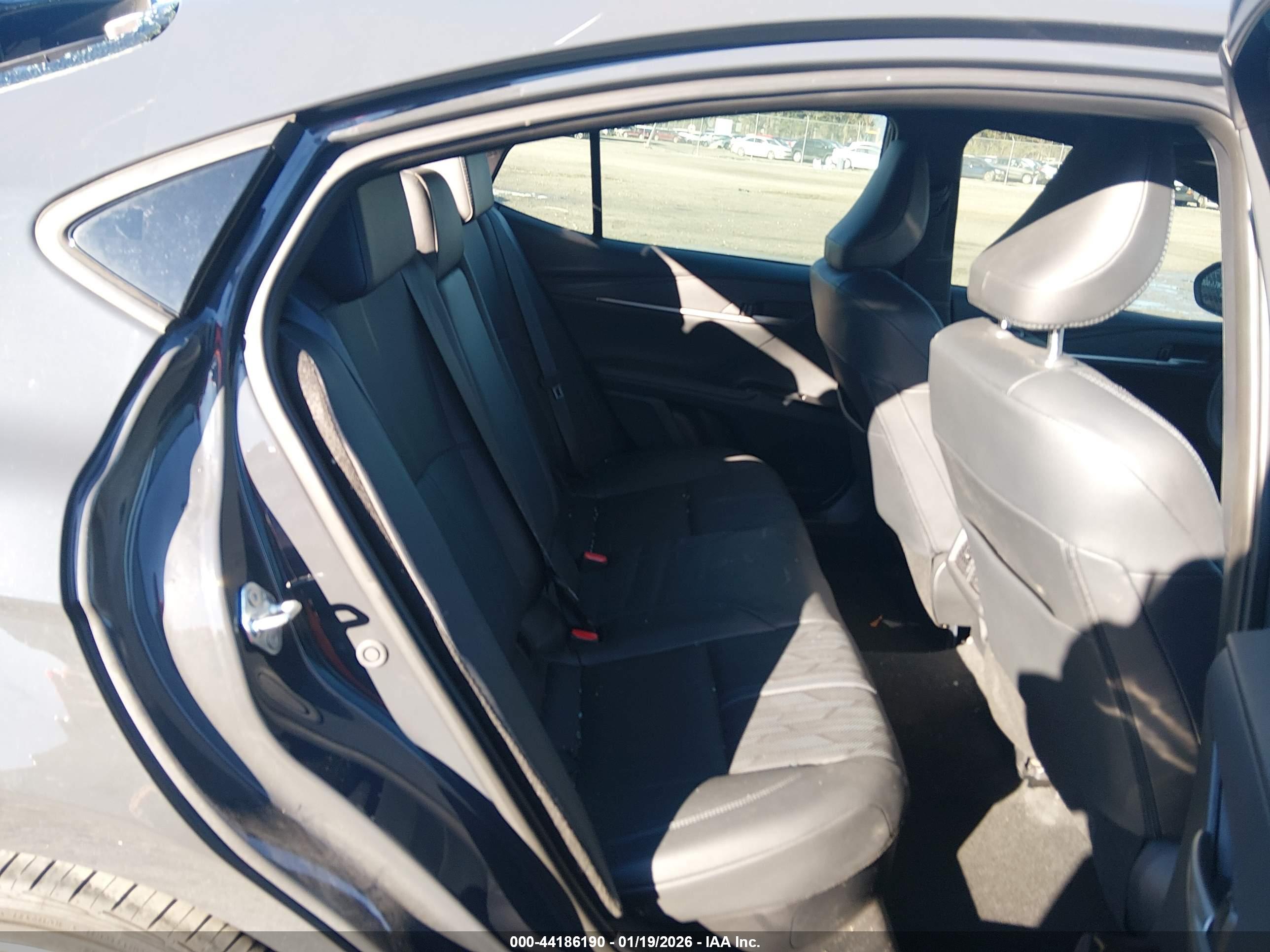 TOYOTA CAMRY image 8