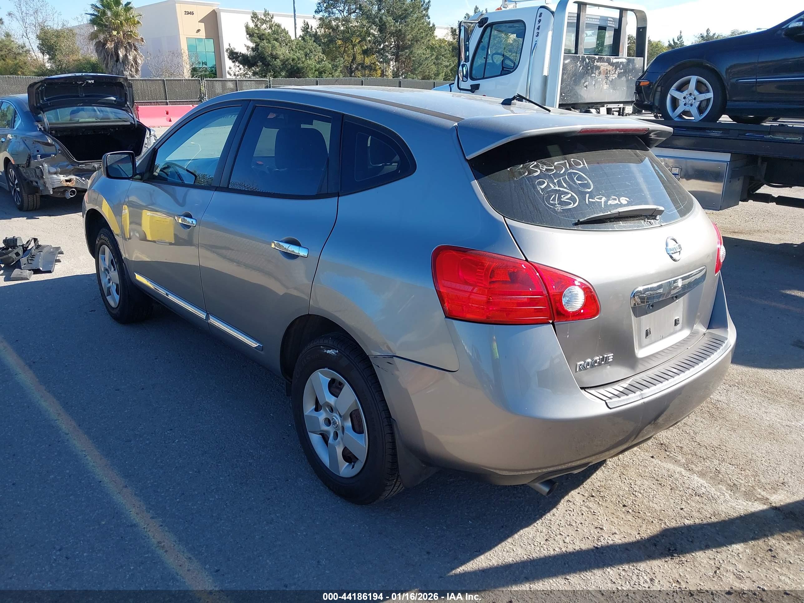 NISSAN ROGUE image 3