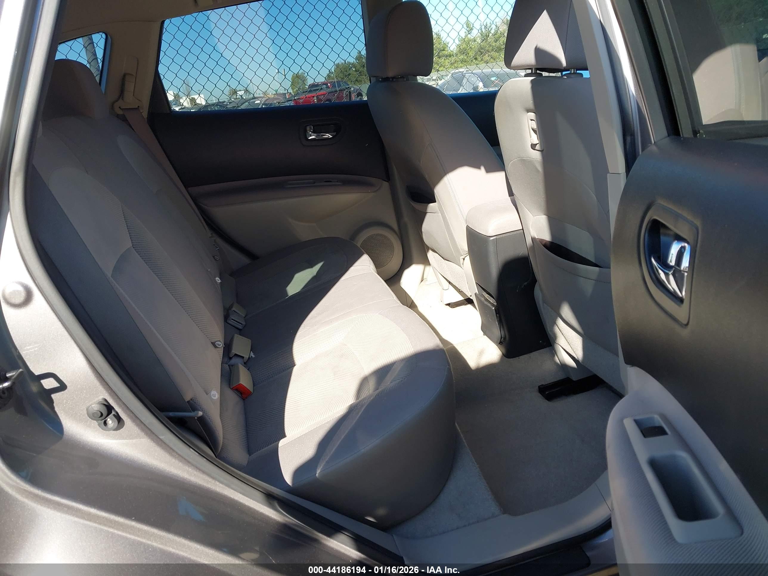 NISSAN ROGUE image 8