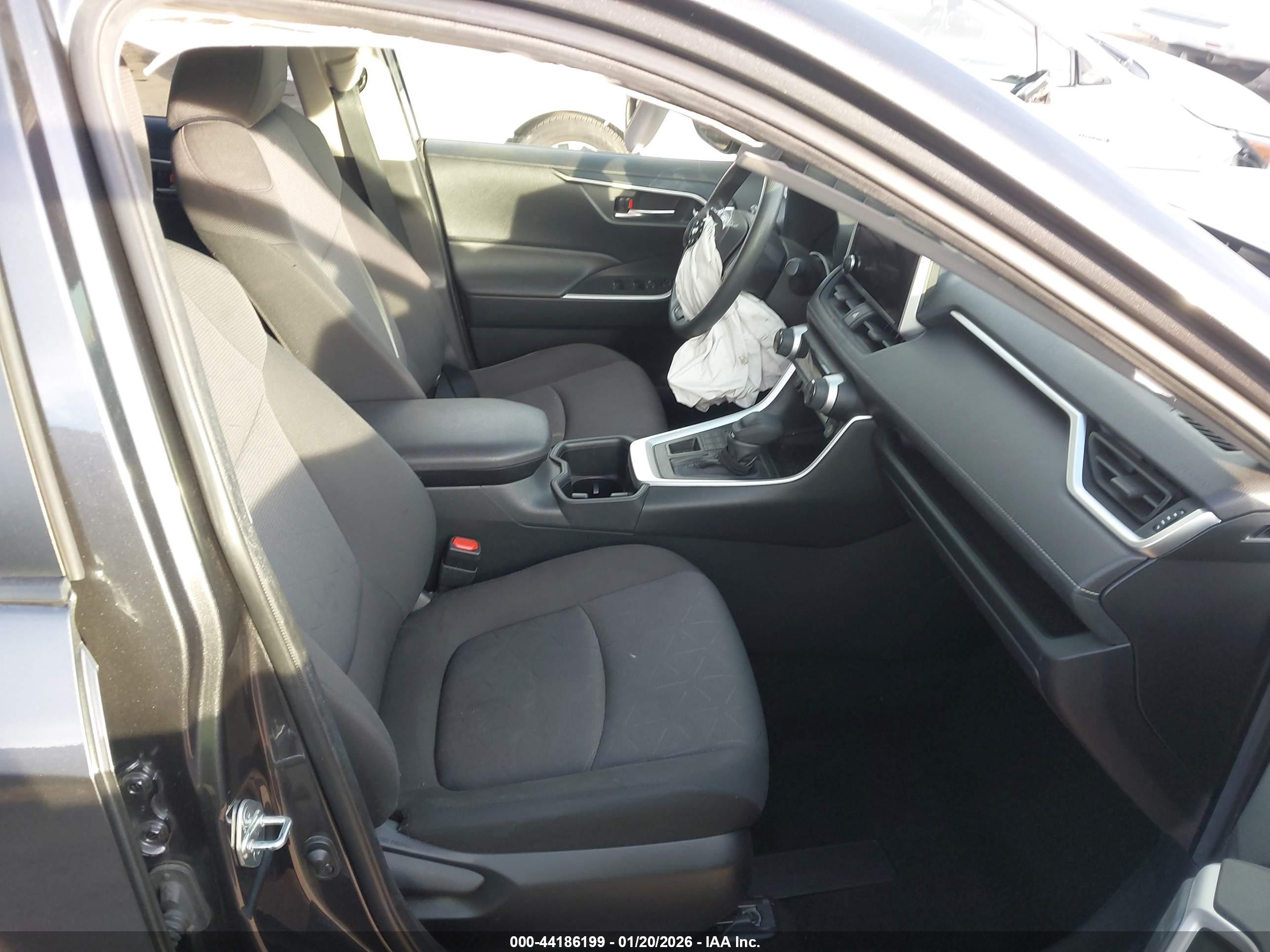 TOYOTA RAV4 image 5