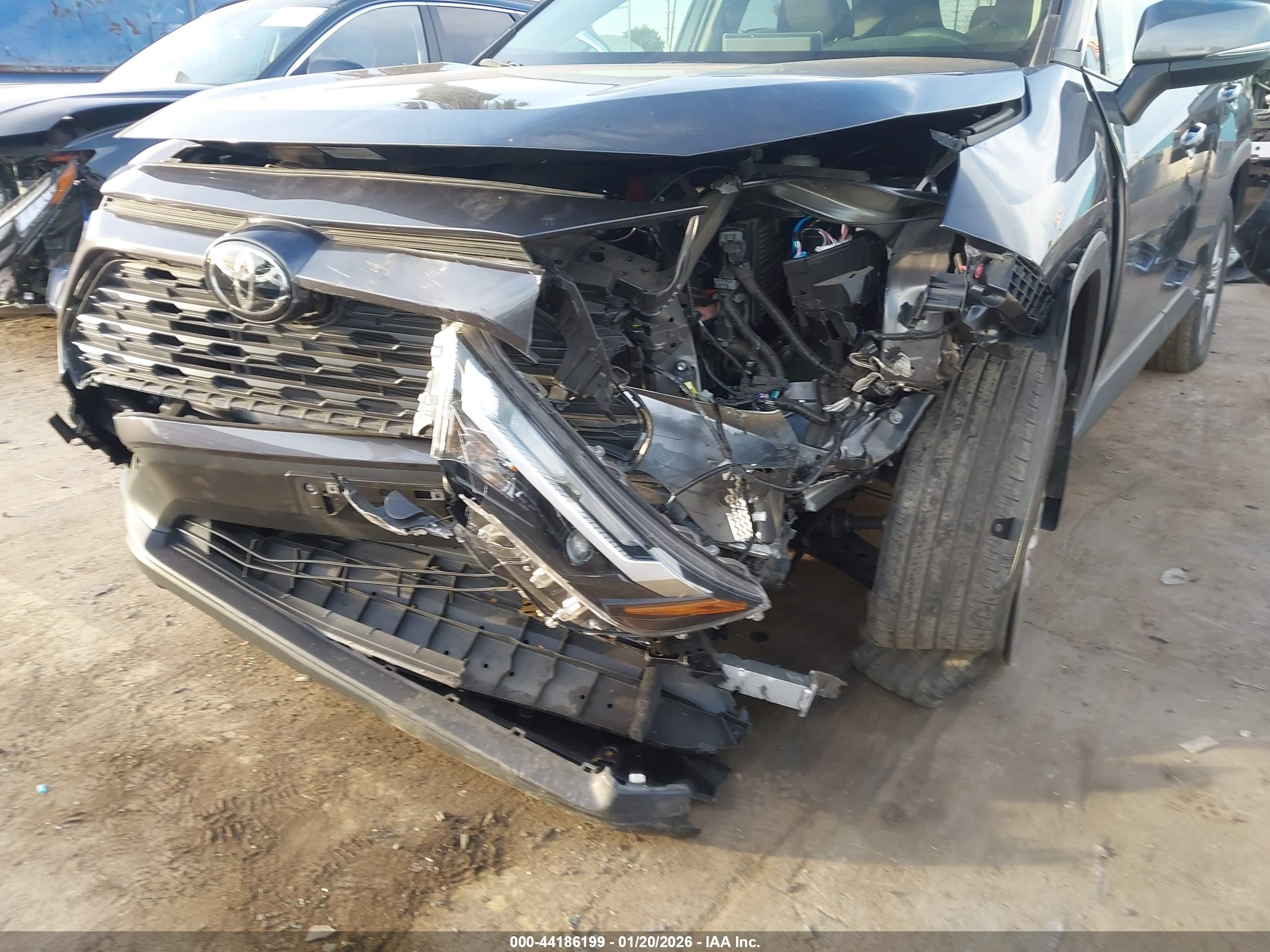 TOYOTA RAV4 image 6