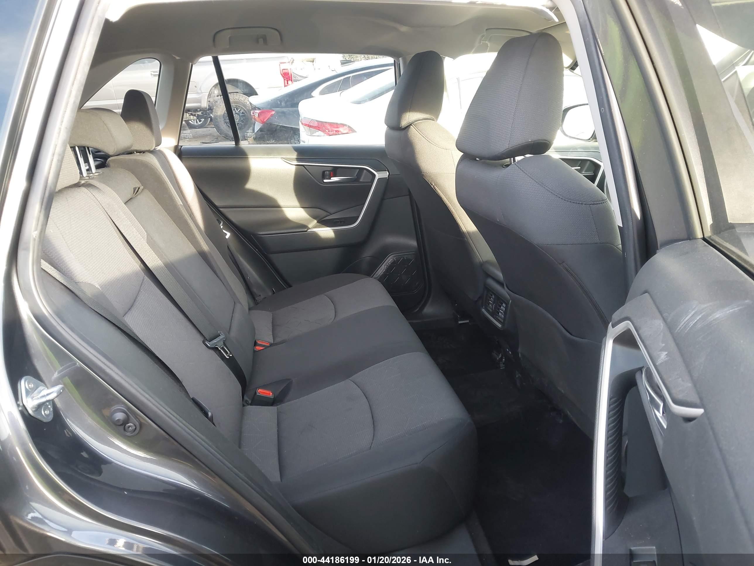 TOYOTA RAV4 image 8