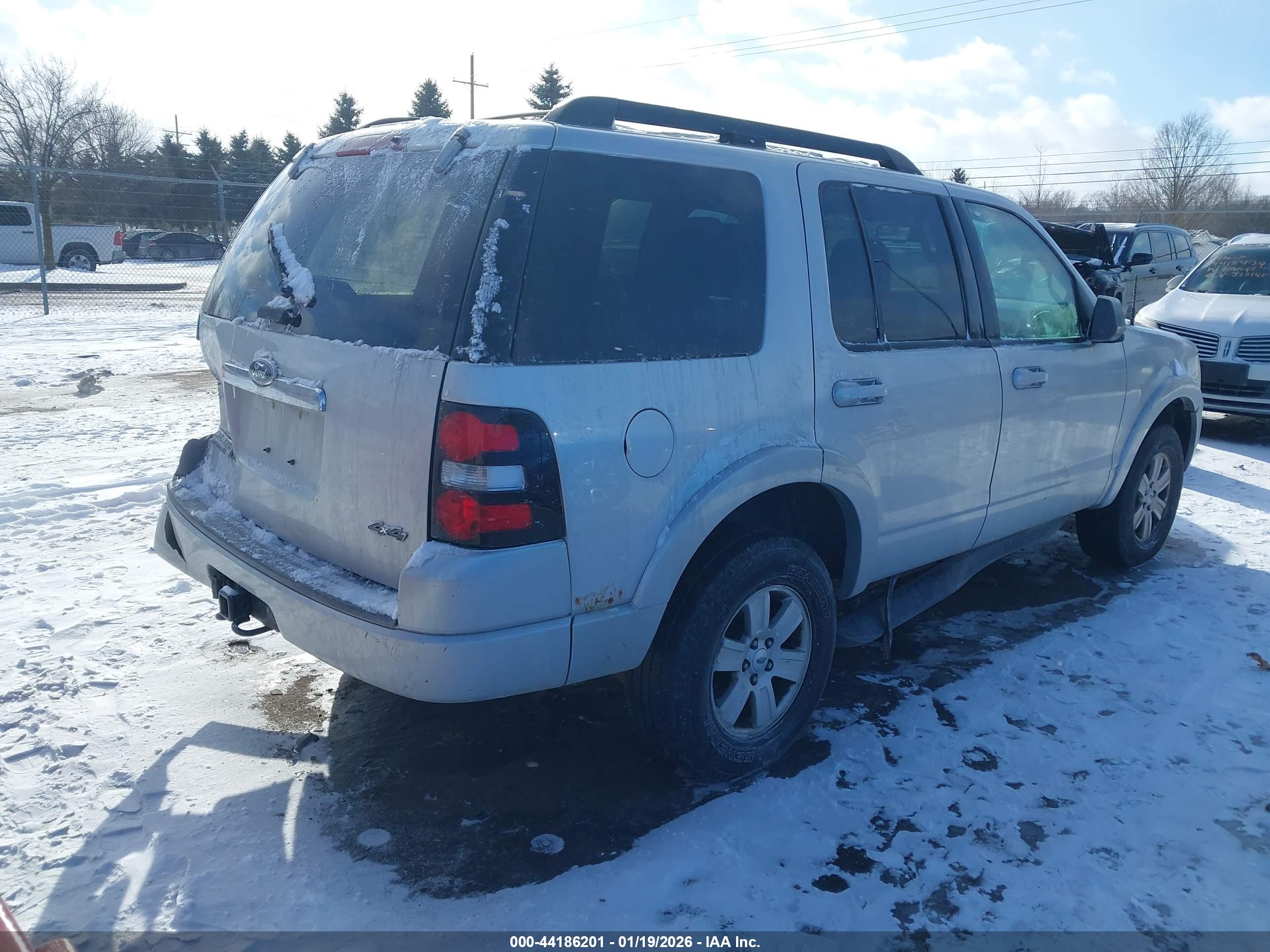 FORD EXPLORER image 4