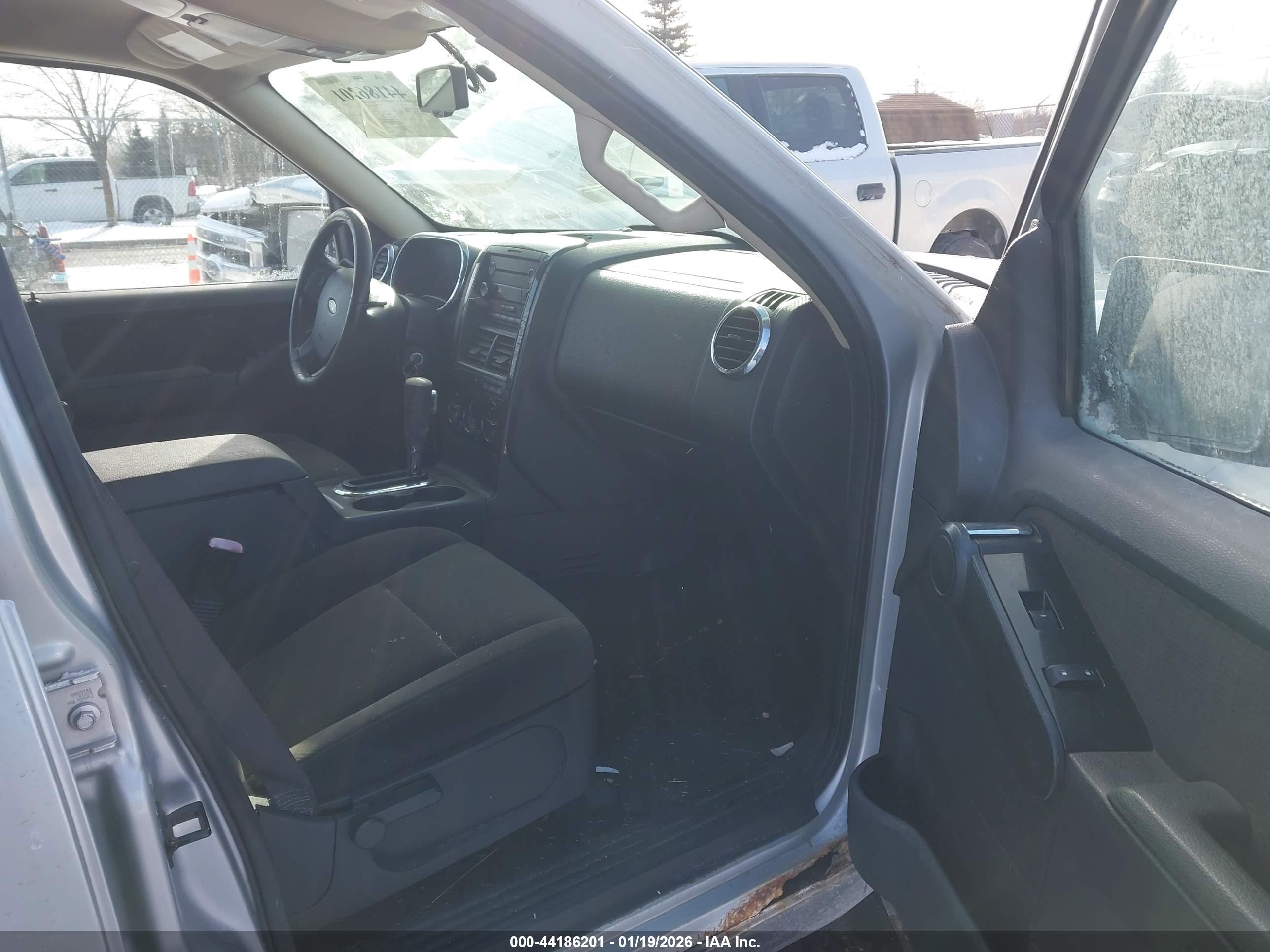 FORD EXPLORER image 5