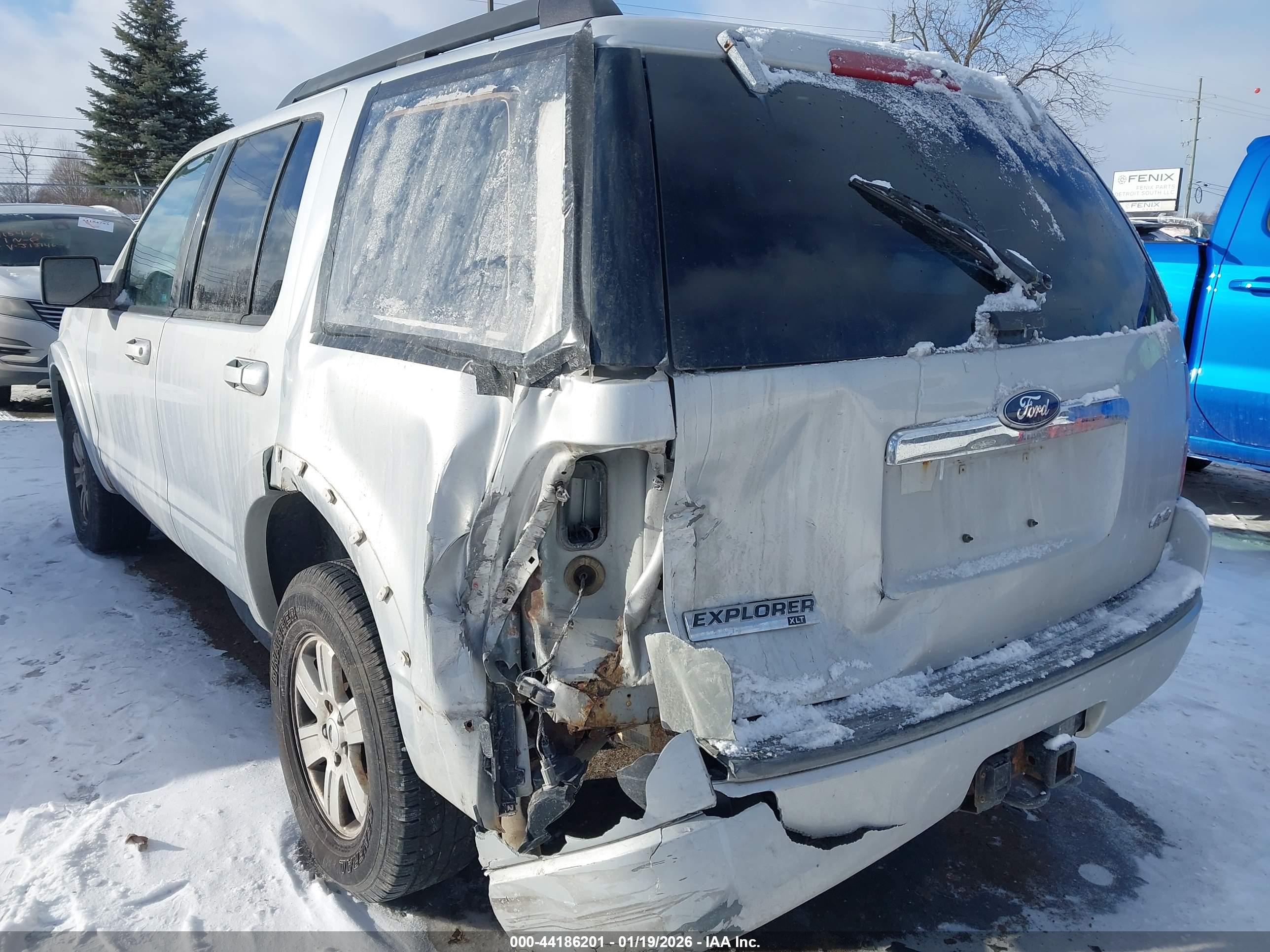 FORD EXPLORER image 6