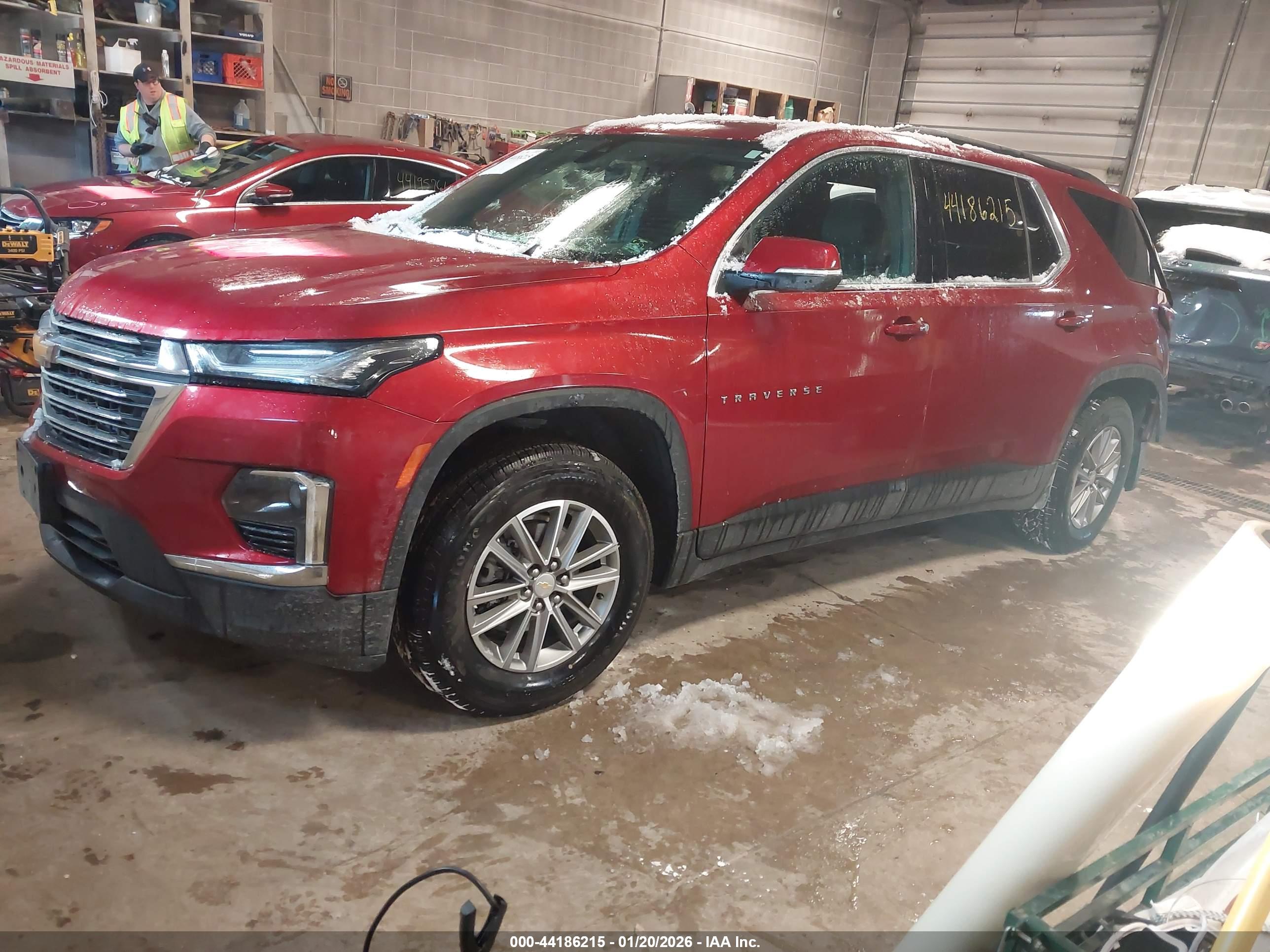 CHEVROLET TRAVERSE image 2