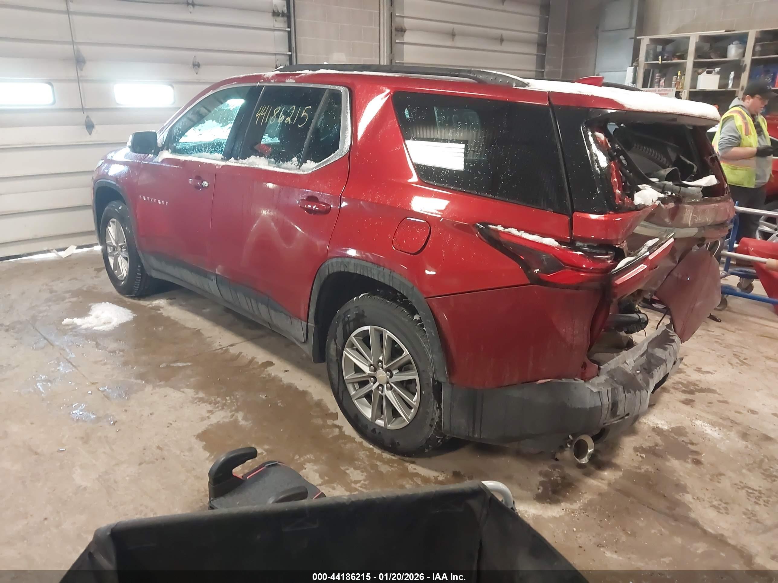 CHEVROLET TRAVERSE image 3