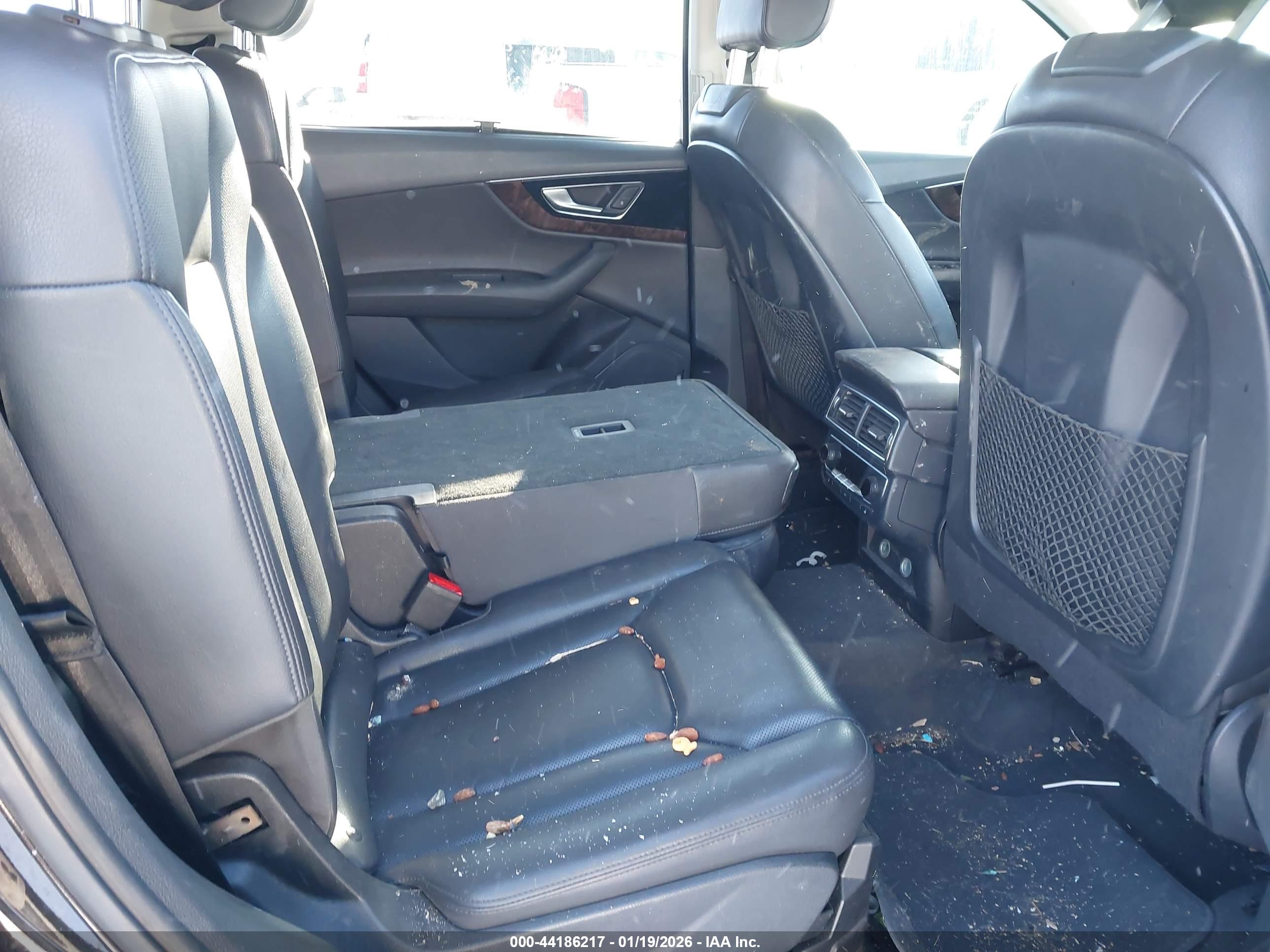 AUDI Q7 image 8
