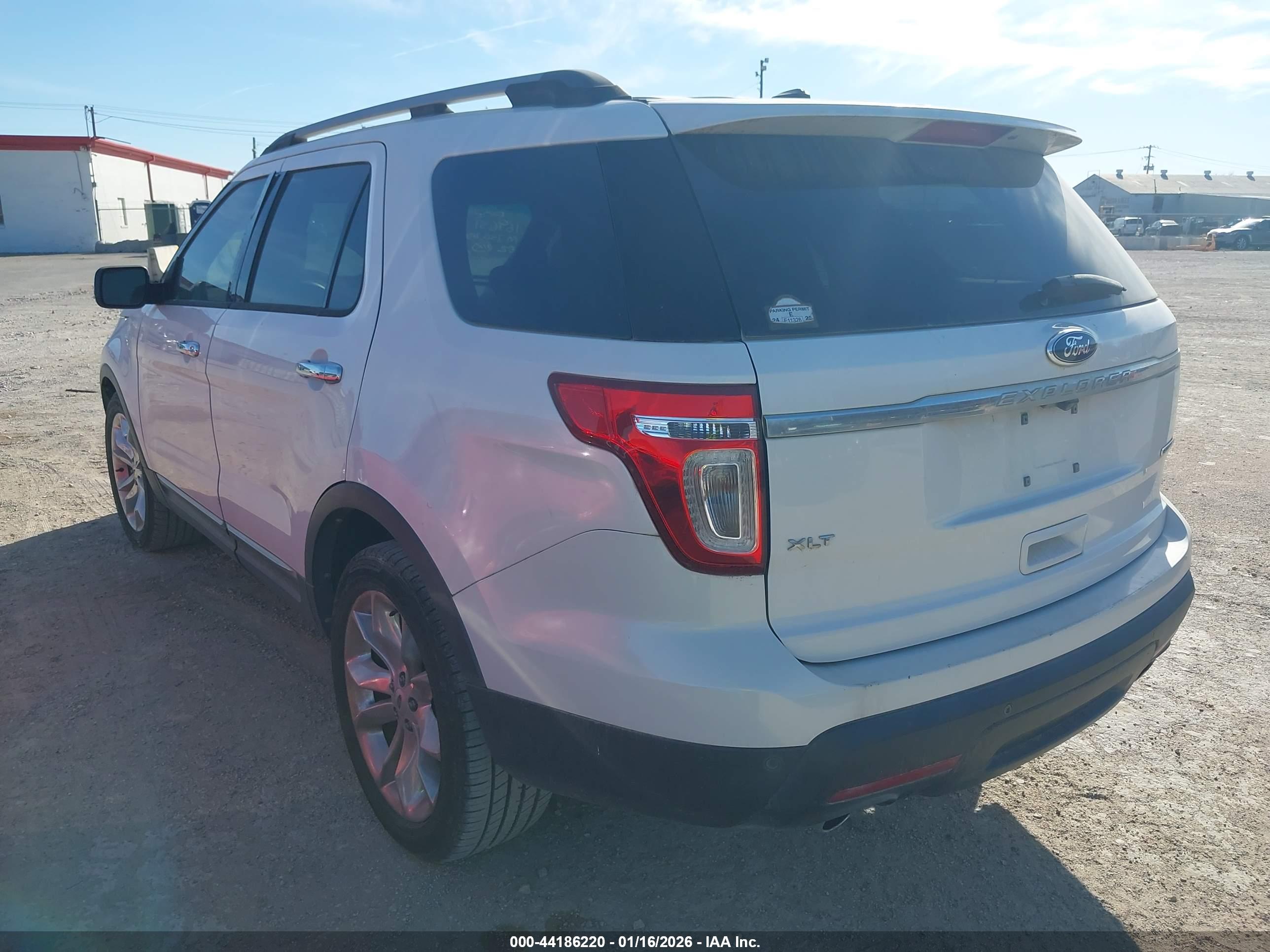 FORD EXPLORER image 3