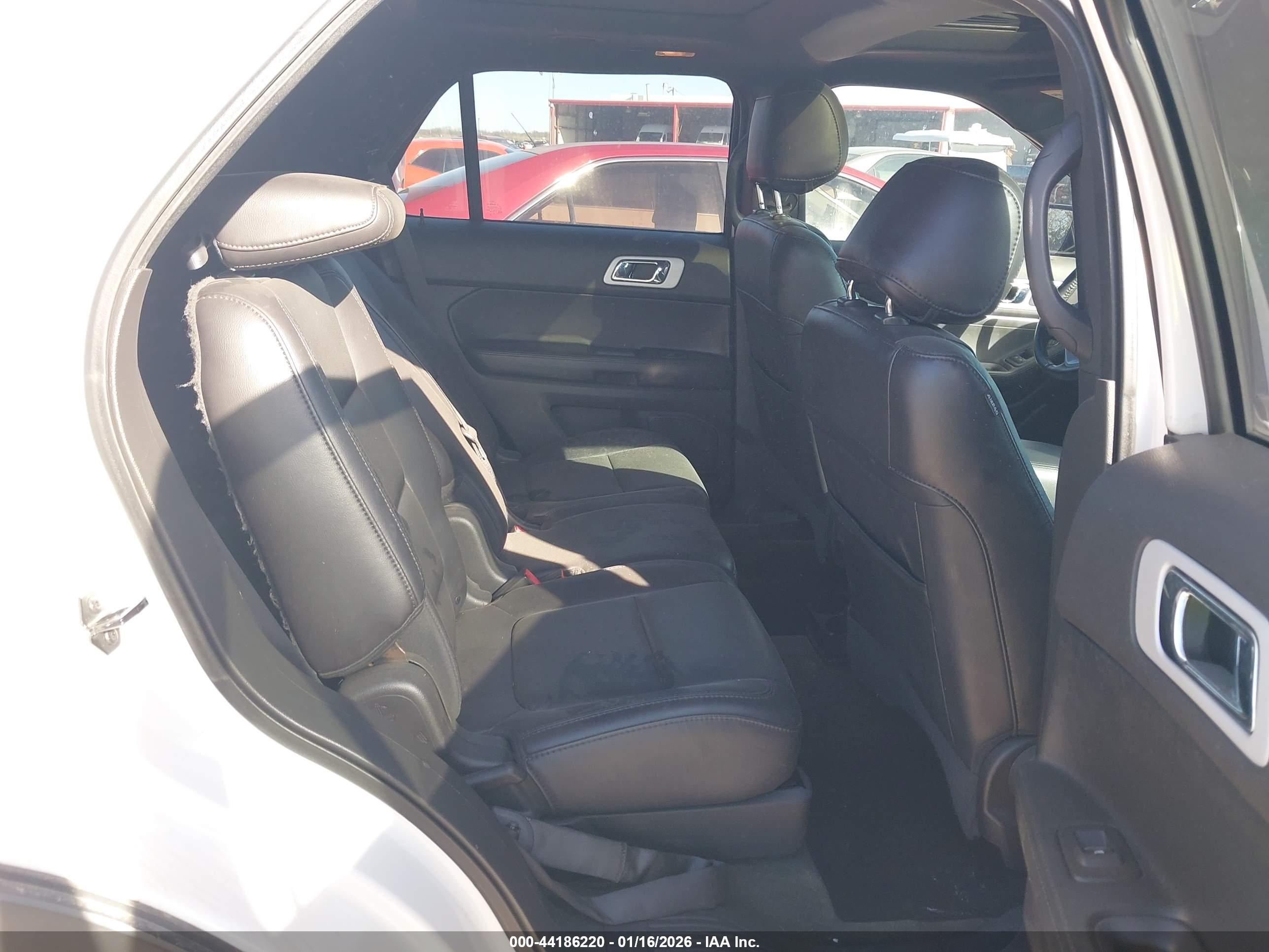 FORD EXPLORER image 8