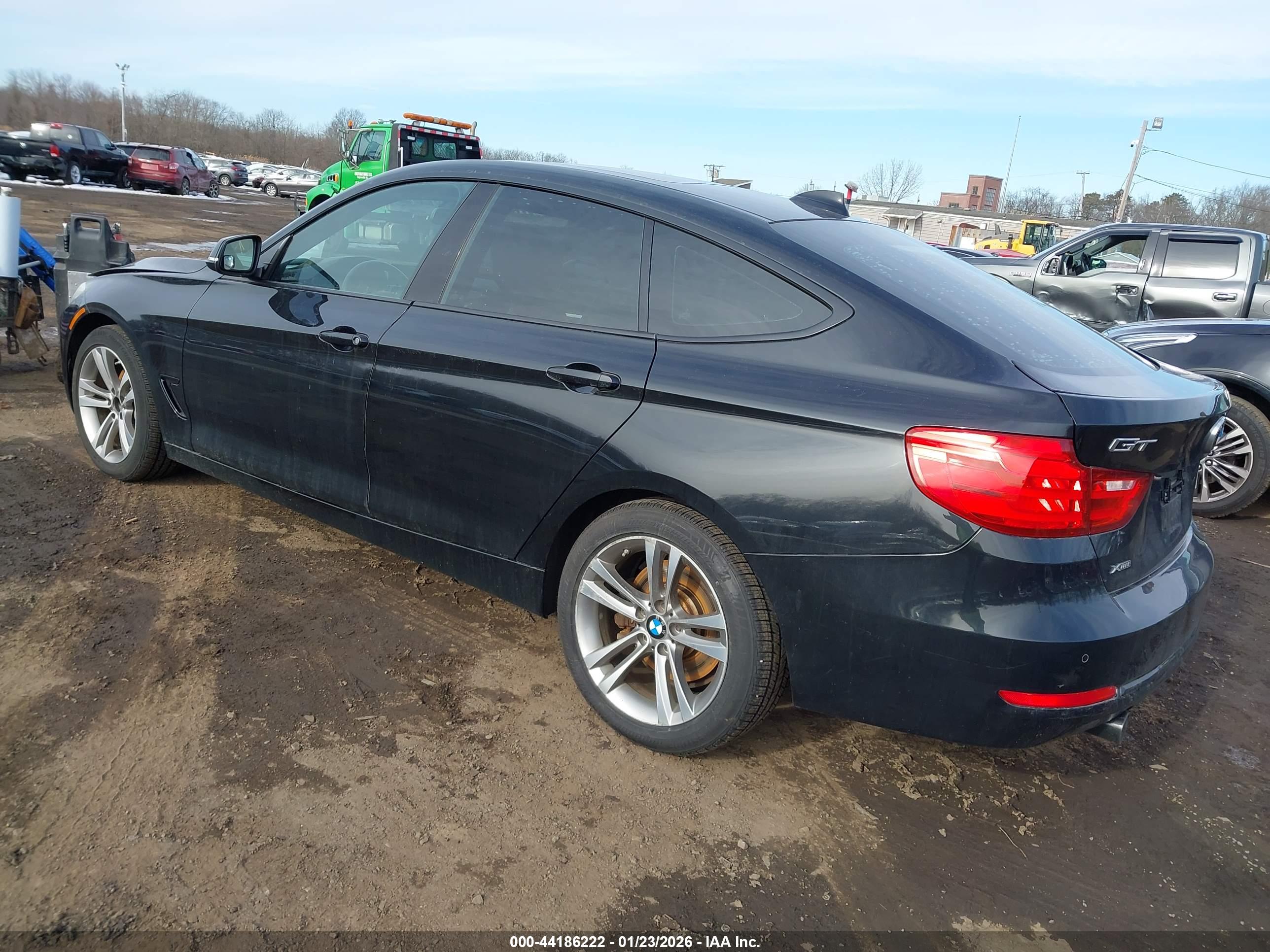 BMW 335I image 3