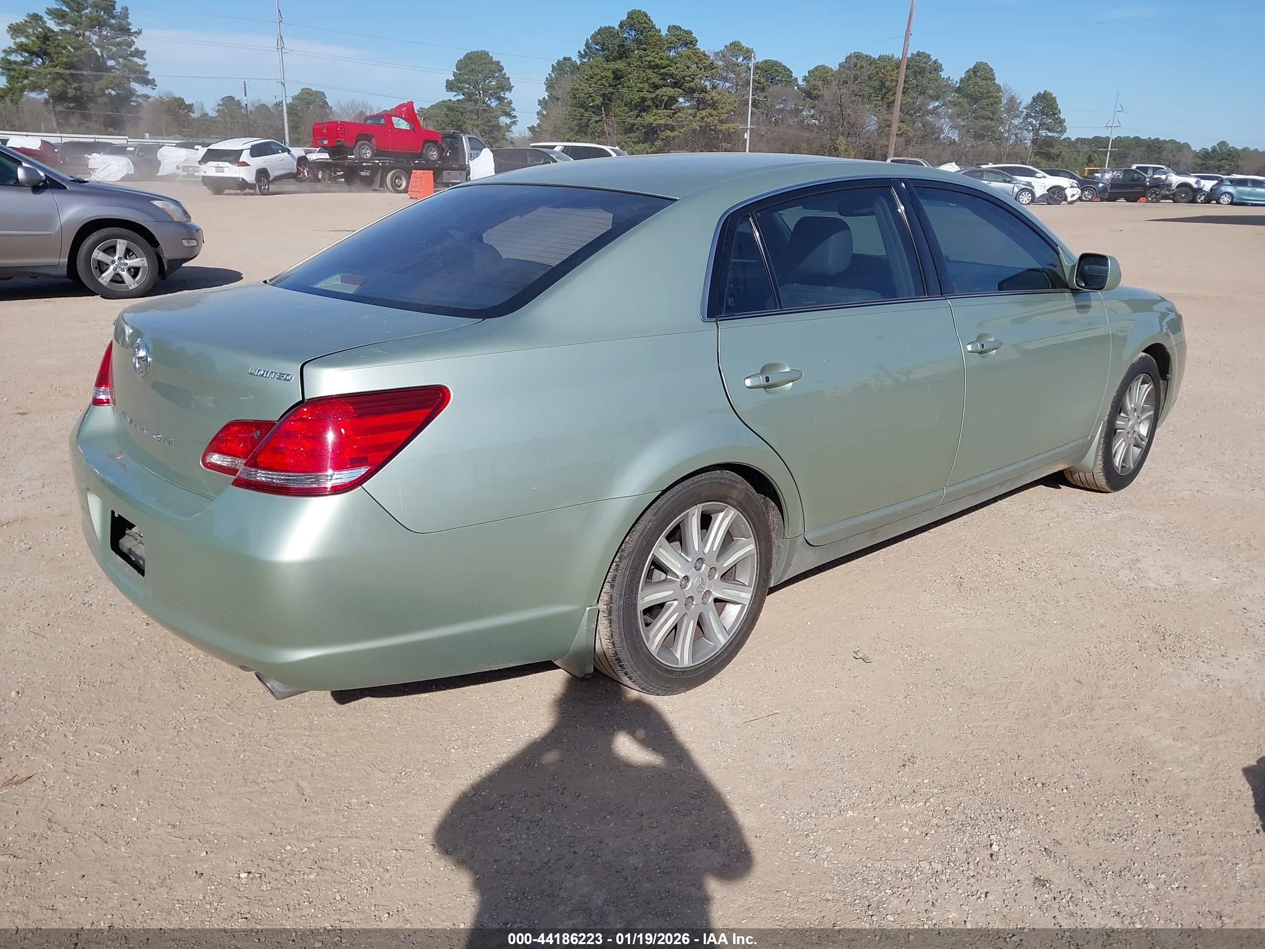 TOYOTA AVALON image 4