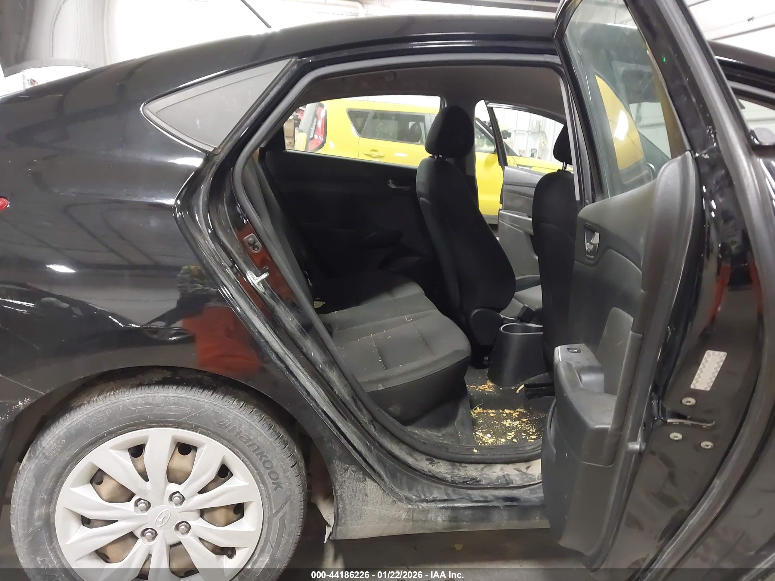 HYUNDAI ACCENT image 8