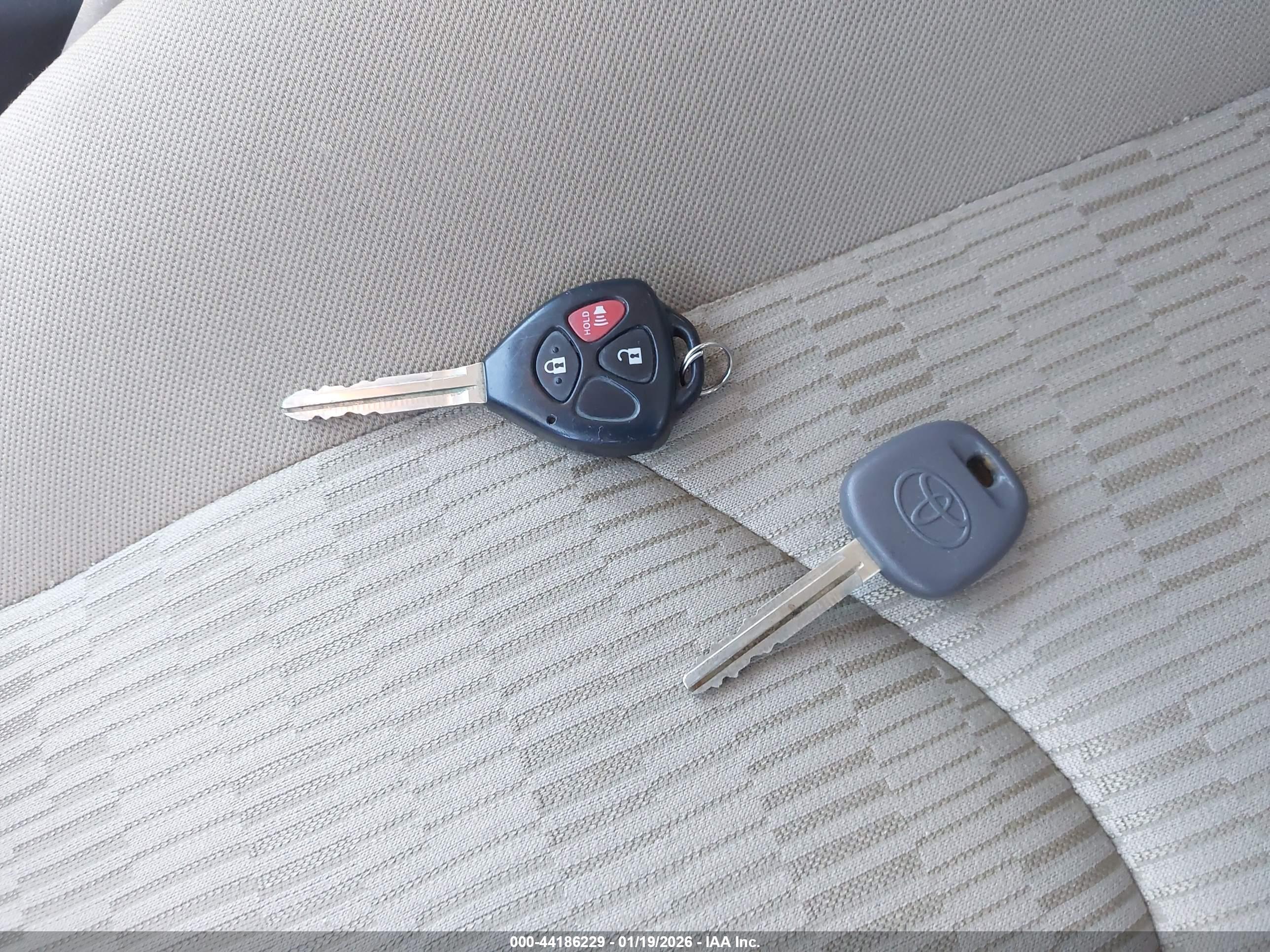 TOYOTA RAV4 image 11