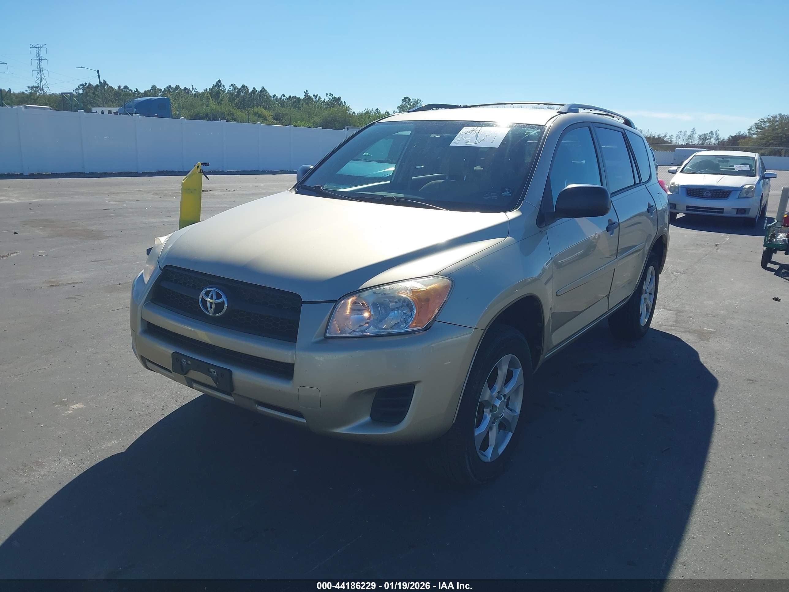 TOYOTA RAV4 image 2