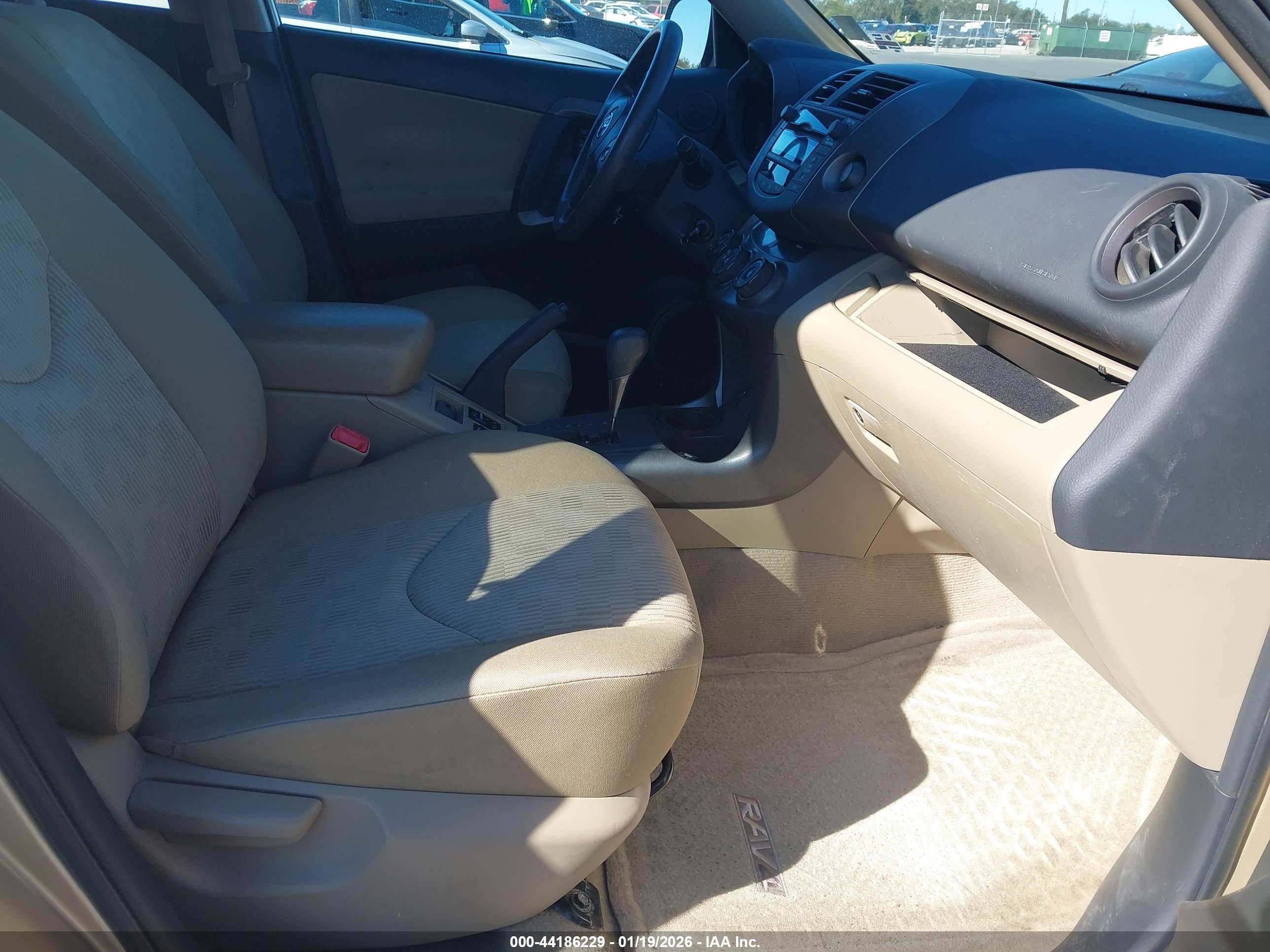 TOYOTA RAV4 image 5