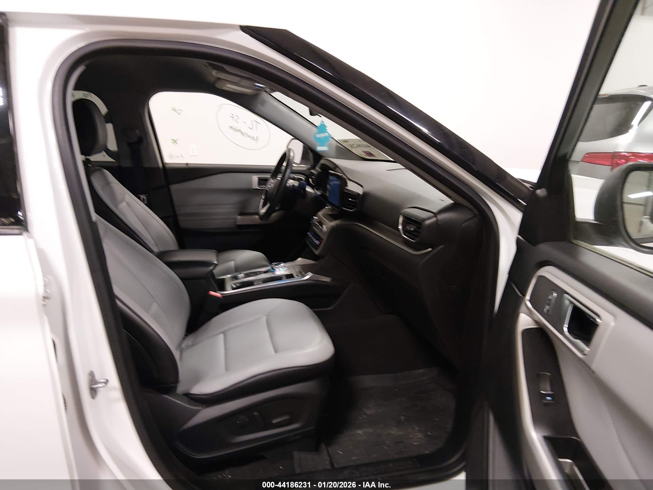 FORD EXPLORER image 5