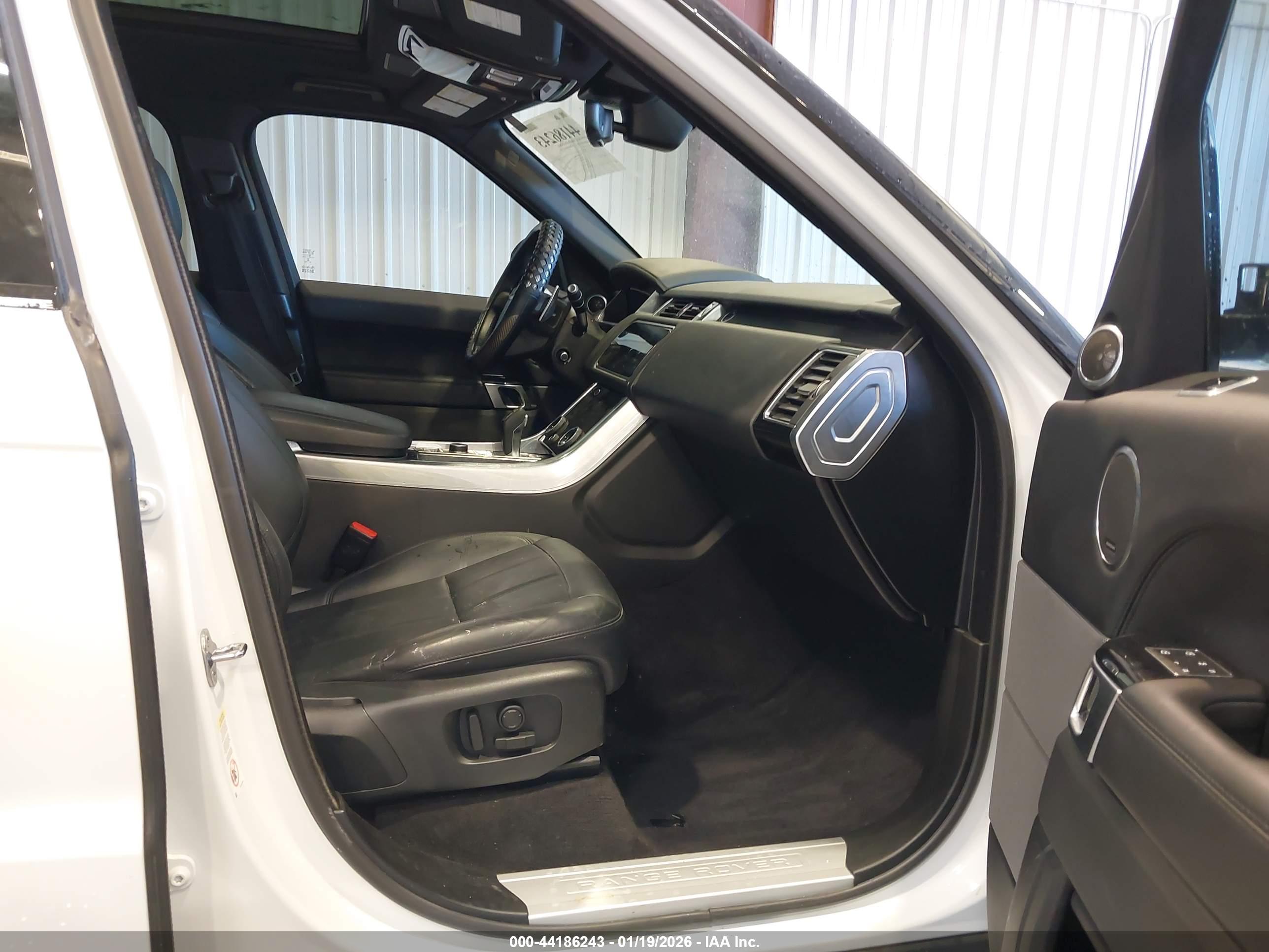 LAND ROVER image 5