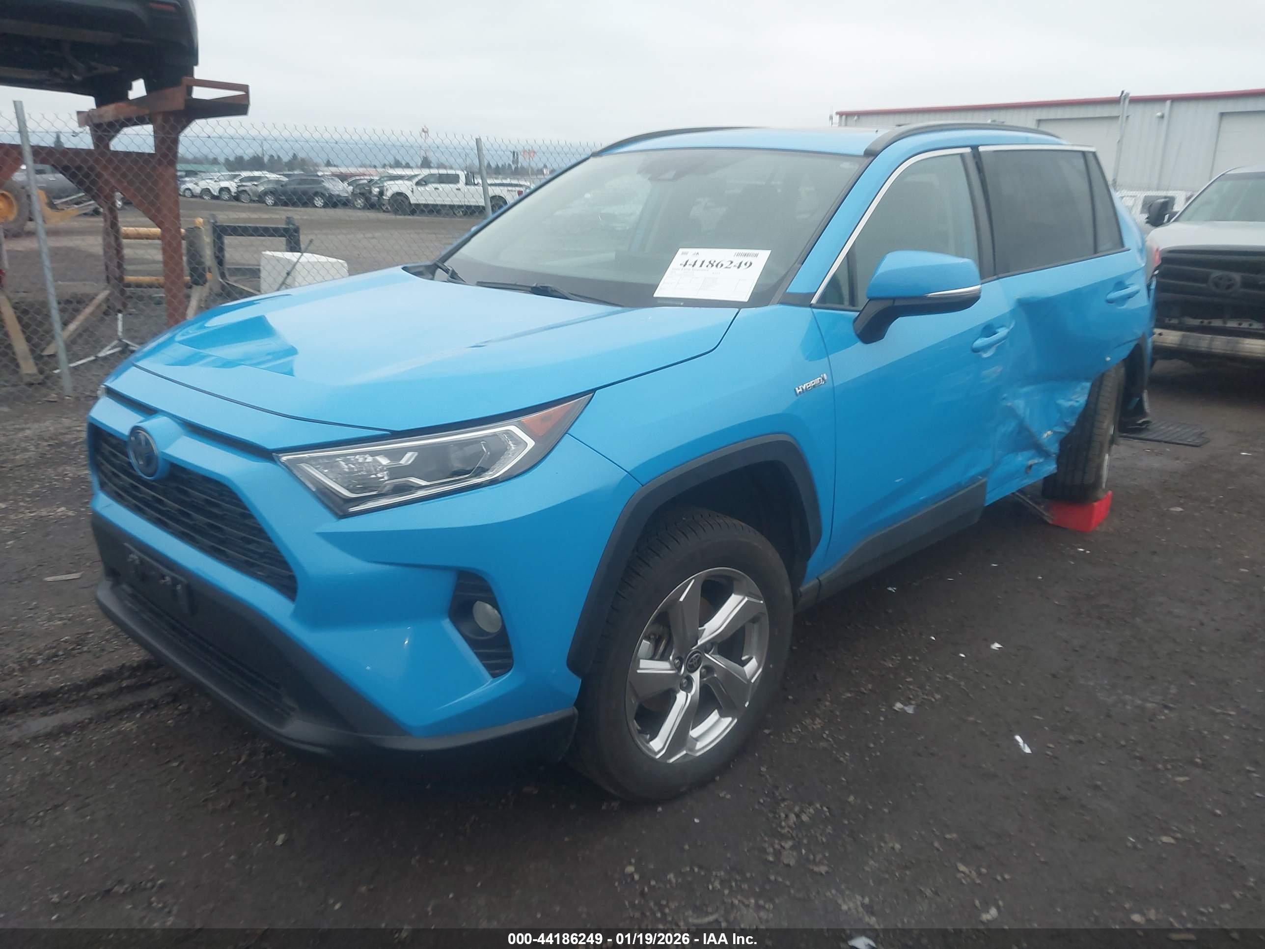 TOYOTA RAV4 image 2