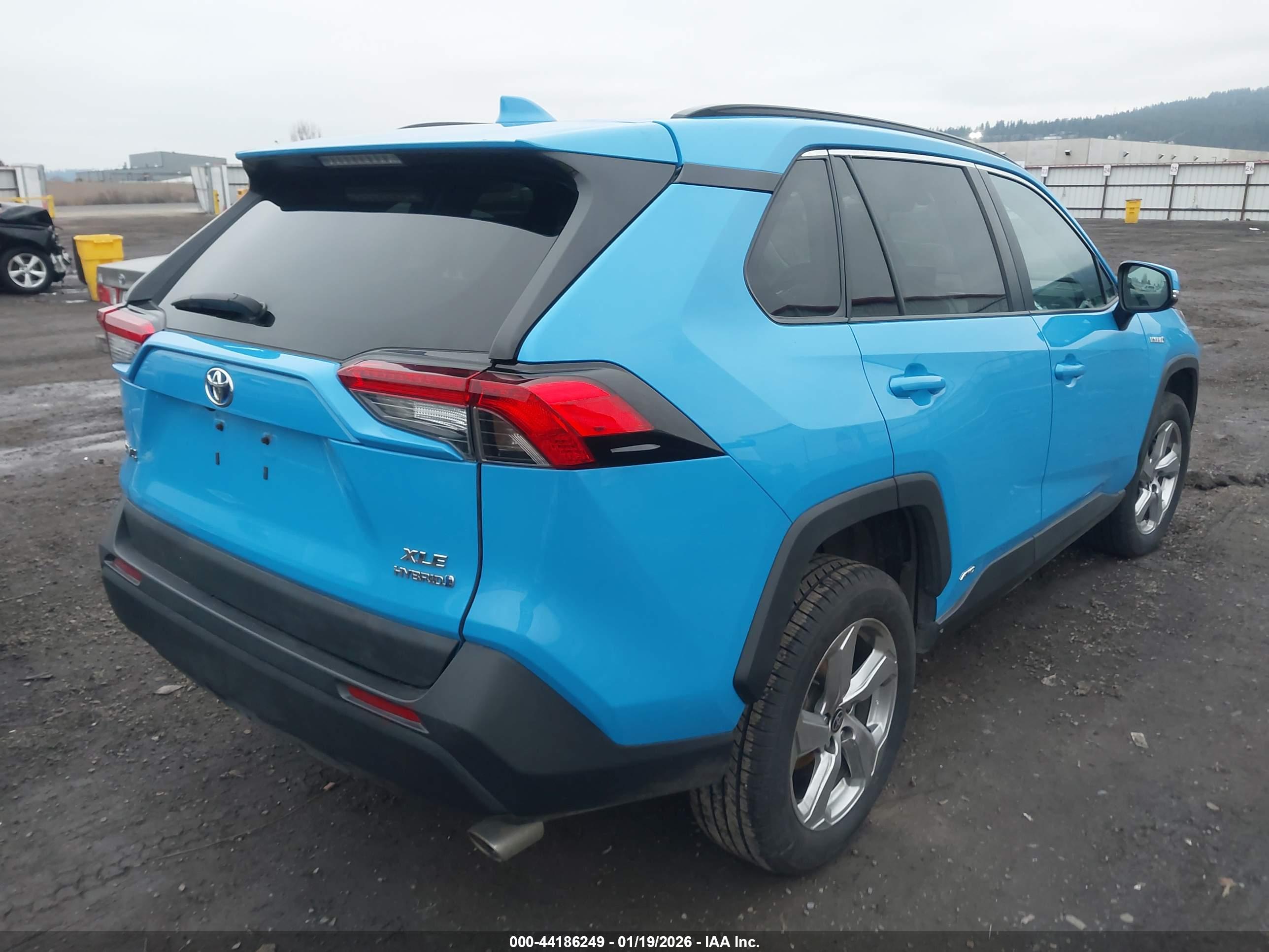 TOYOTA RAV4 image 4