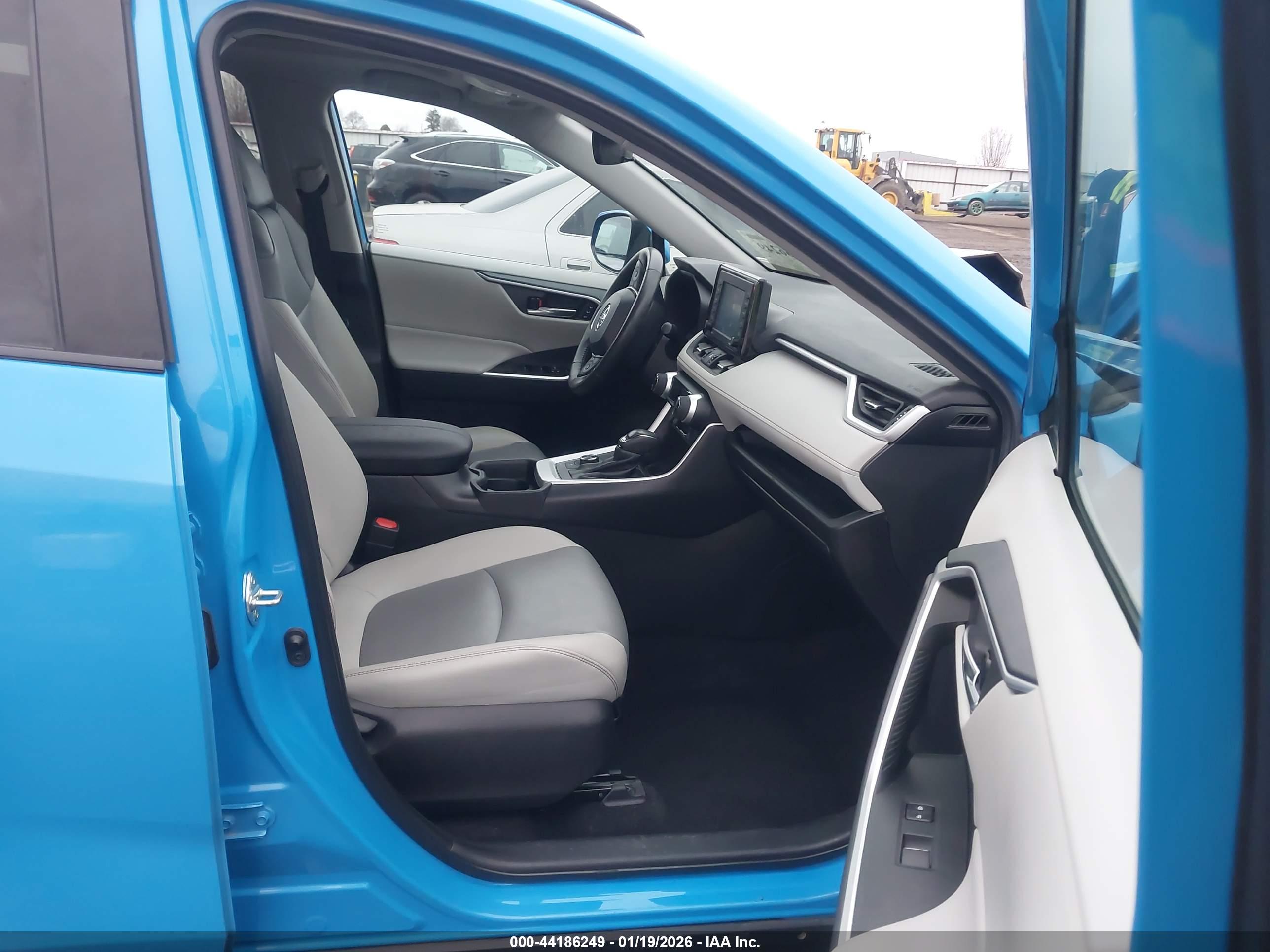 TOYOTA RAV4 image 5