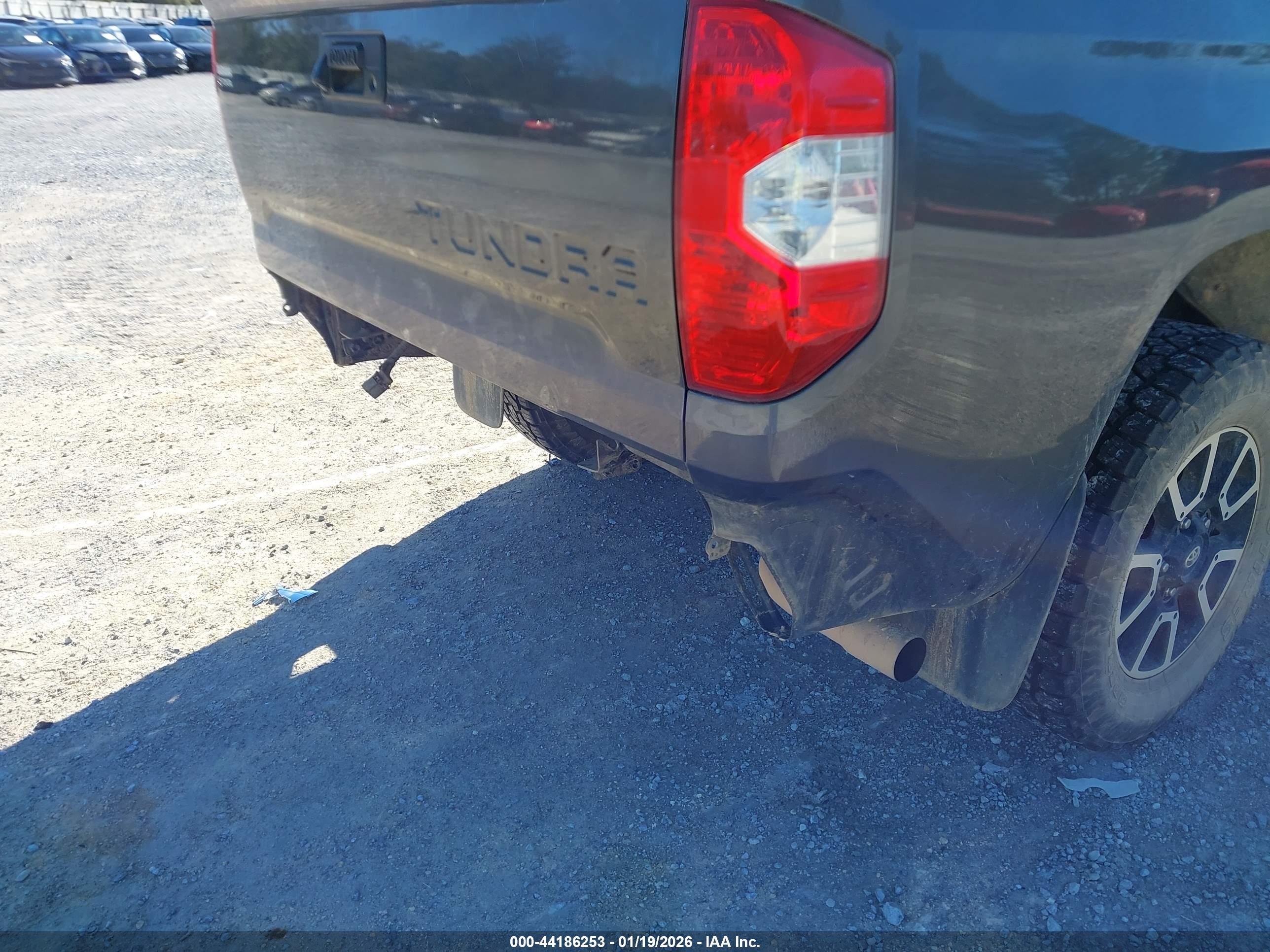 TOYOTA TUNDRA image 6